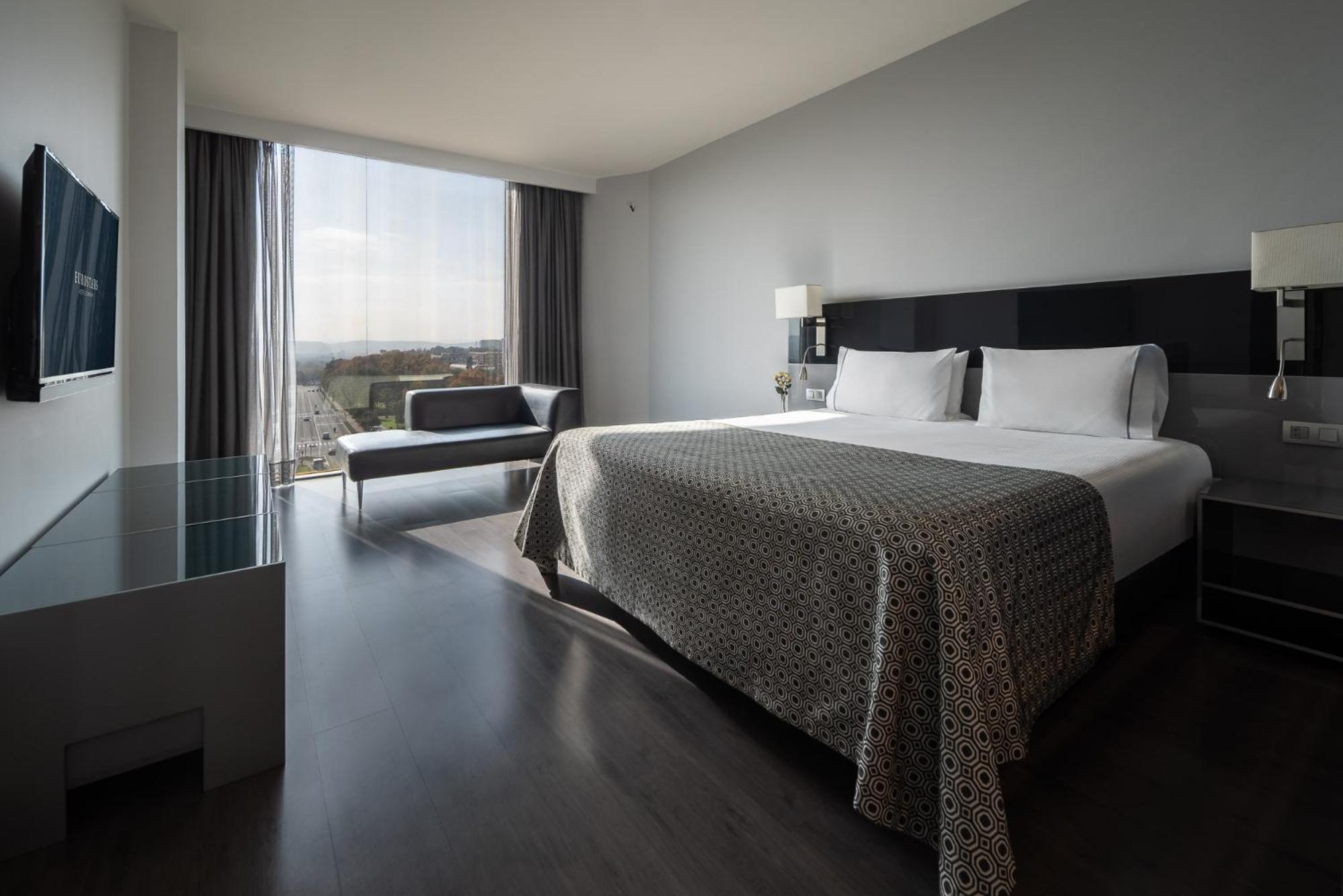 Suite - Photo 8