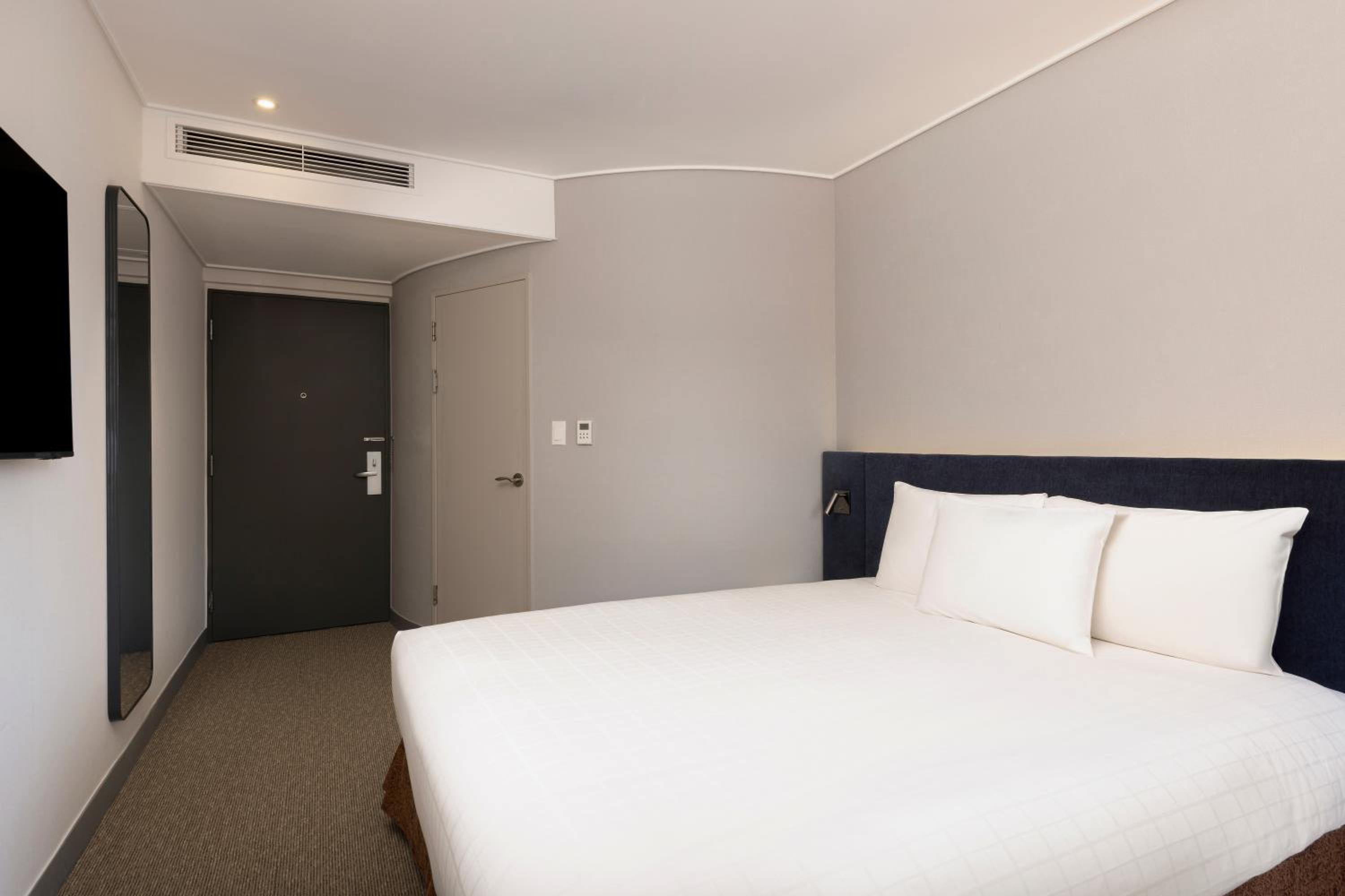 Special Offer - Superior Room (Double) with 1 set of traditional Korean brass spoon and chopstick and 2 welcome drinks per Stay