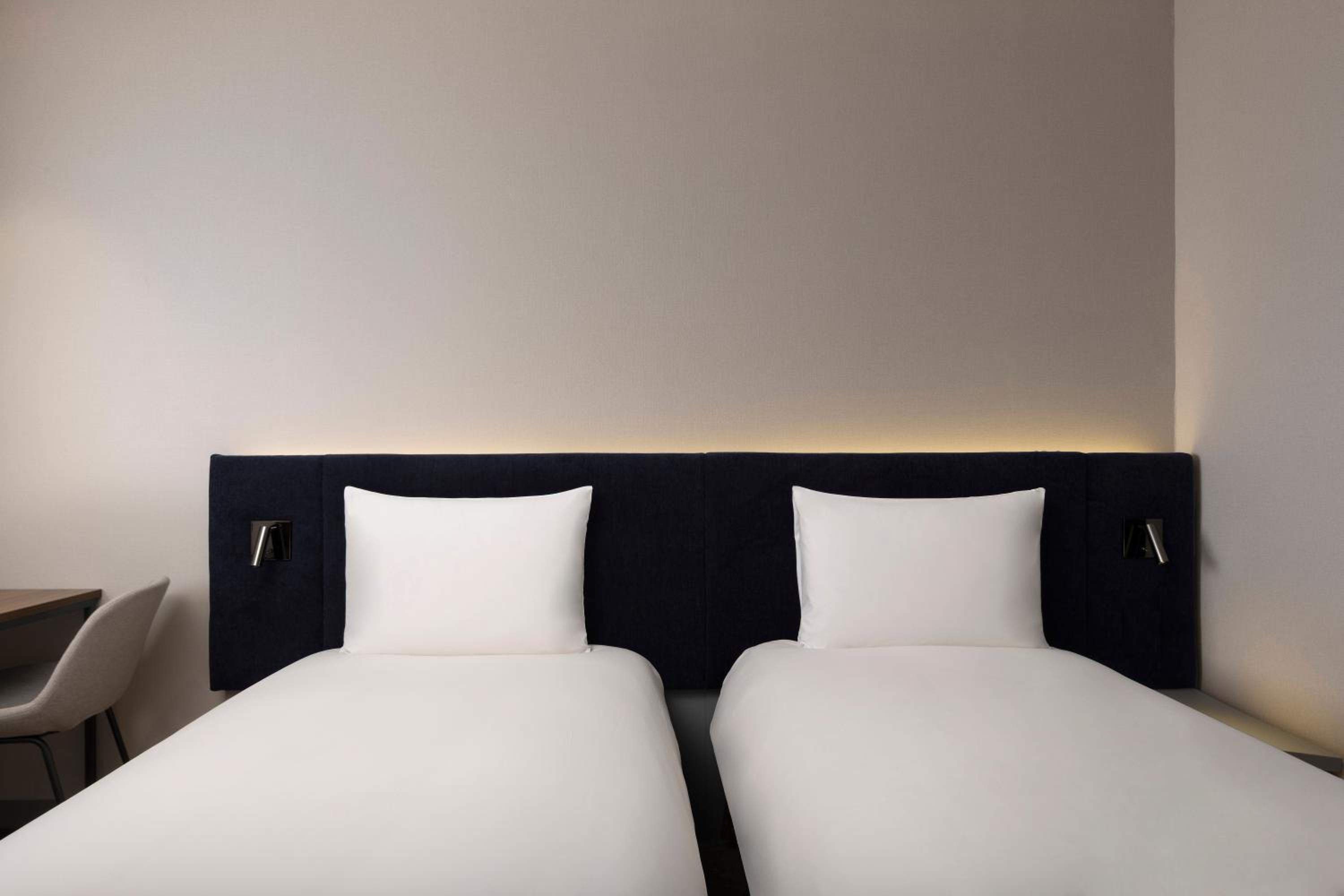 Special Offer - Superior Room (Twin) with 1 set of traditional Korean brass spoon and chopstick and 2 welcome drinks per Stay