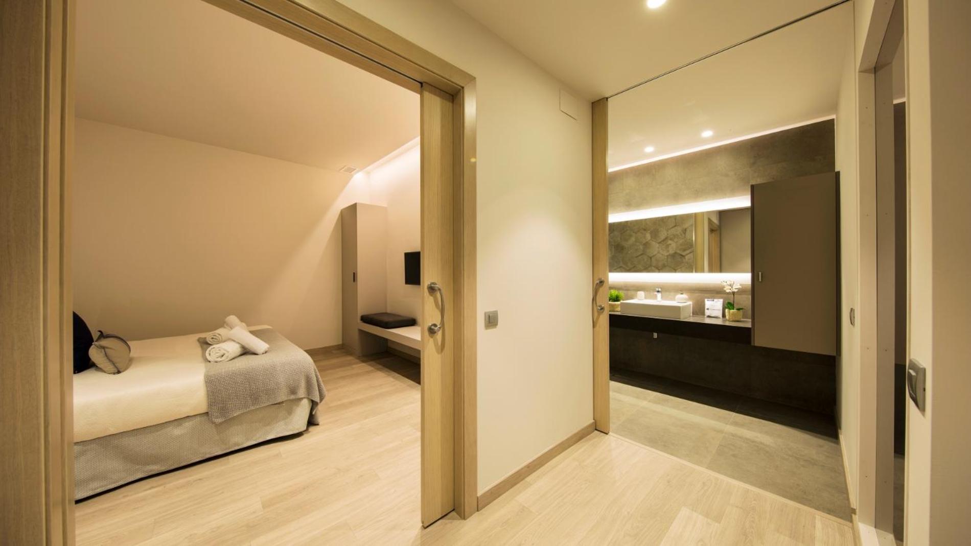 Two-Bedroom Deluxe Apartment photo 3