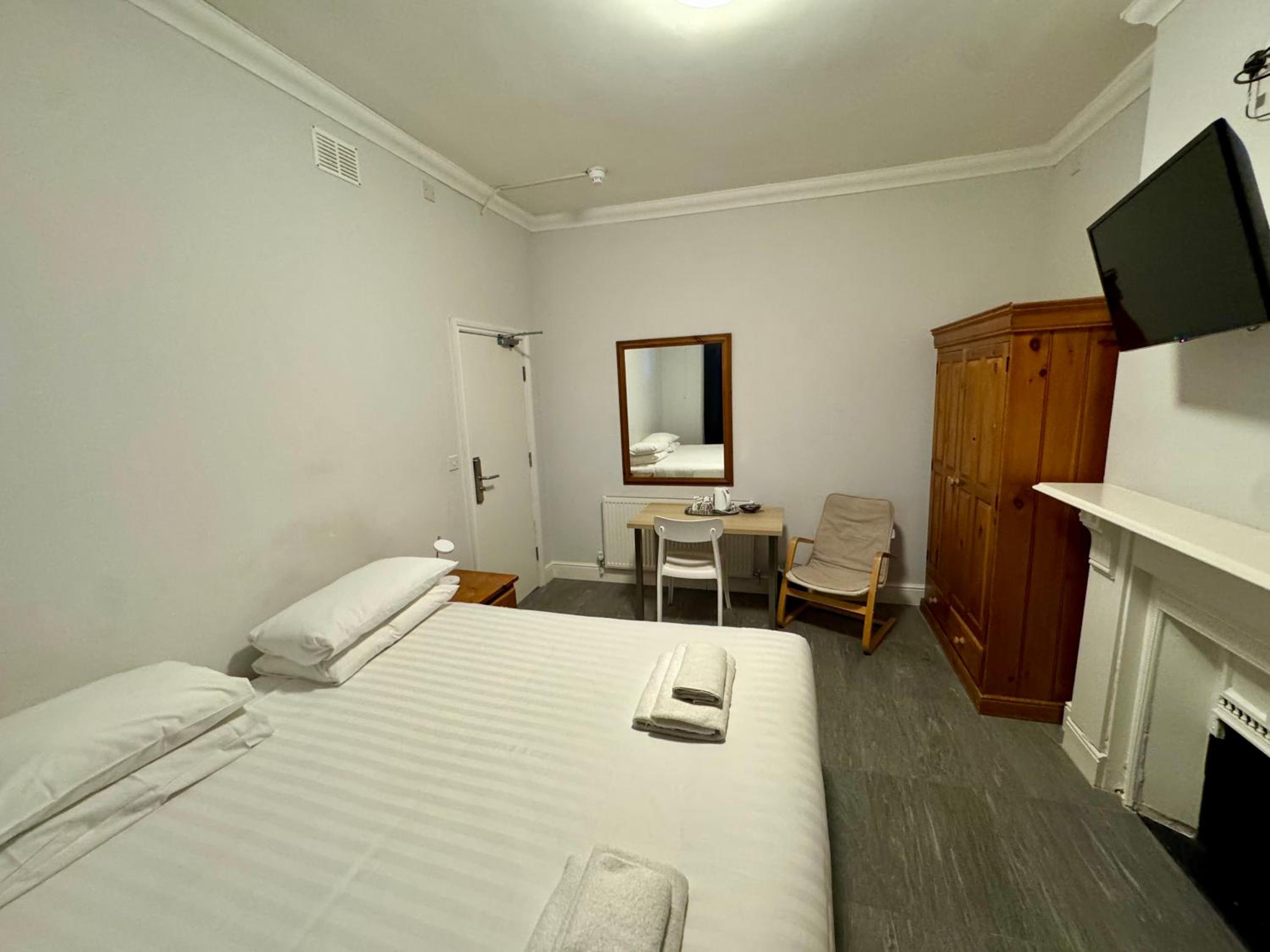 Double or Twin Room with Private External Bathroom photo 2