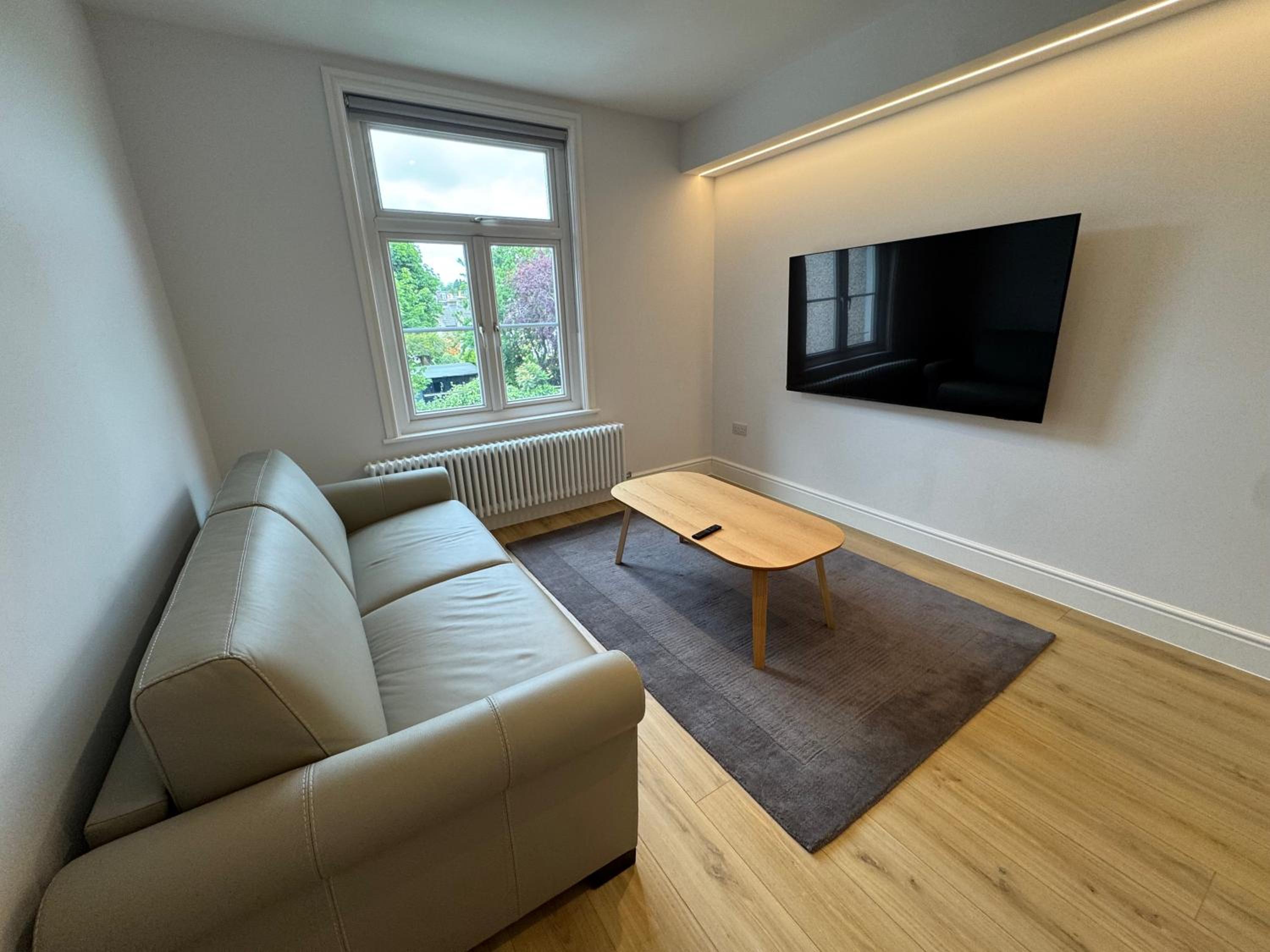 Two-Bedroom Deluxe Apartment photo 3