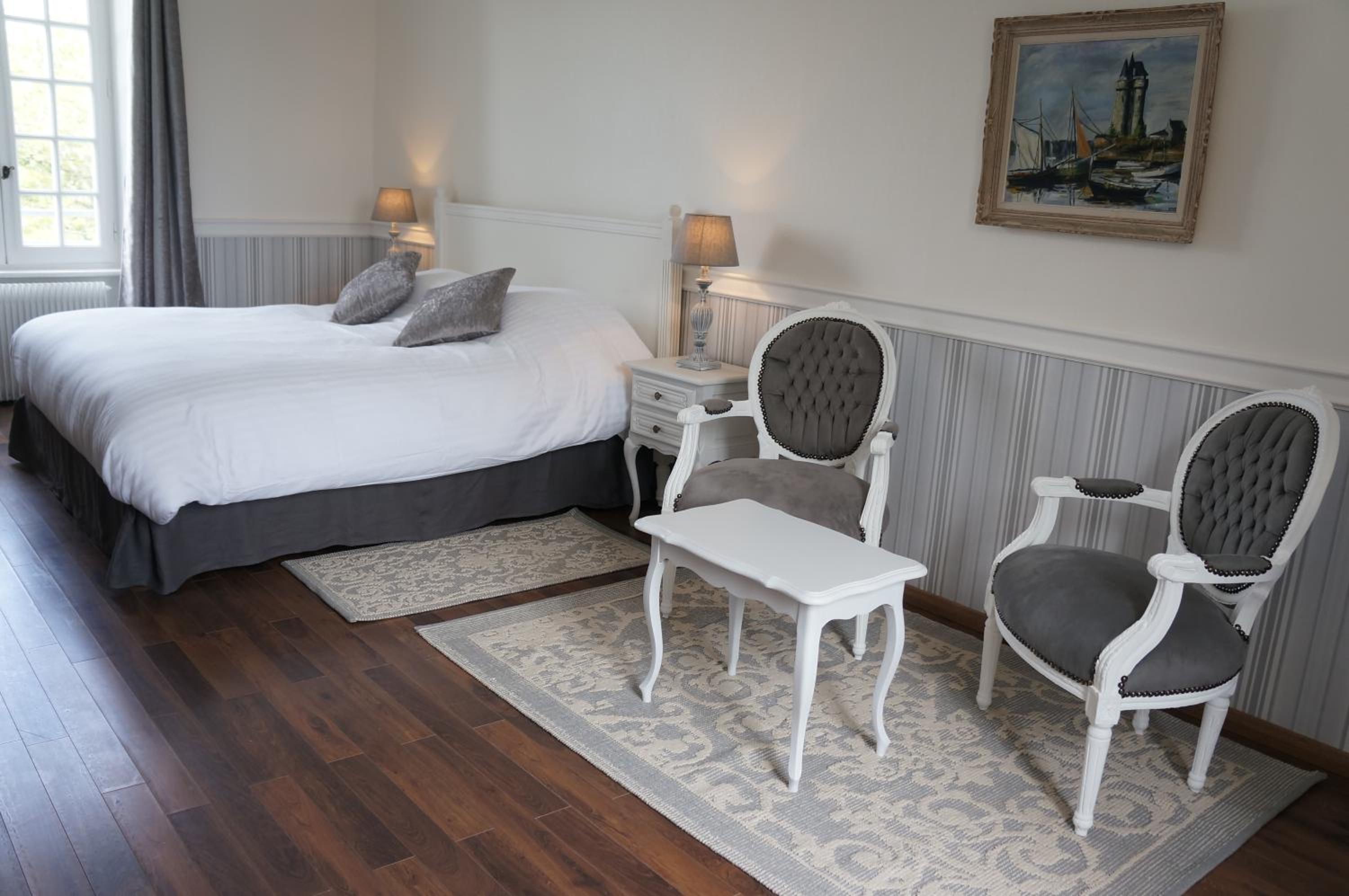 Deluxe King Room photo 2