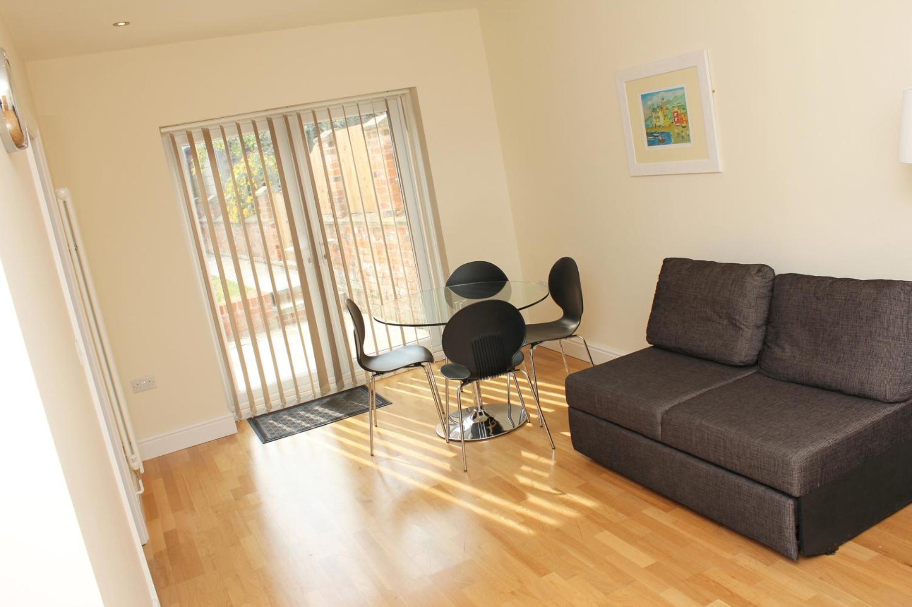 Deluxe One-Bedroom Apartment photo 3
