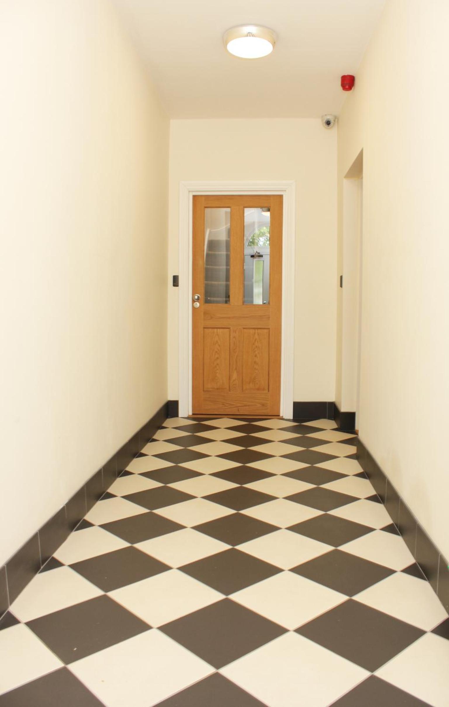 Deluxe One-Bedroom Apartment