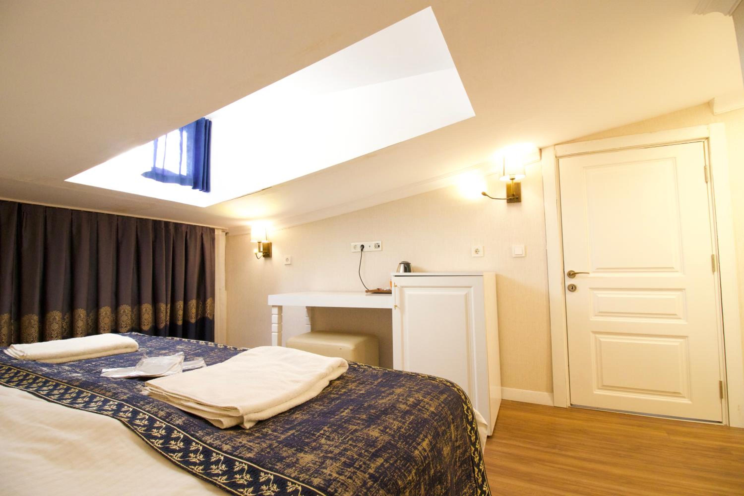 Quadruple Room with Shared Bathroom photo 2