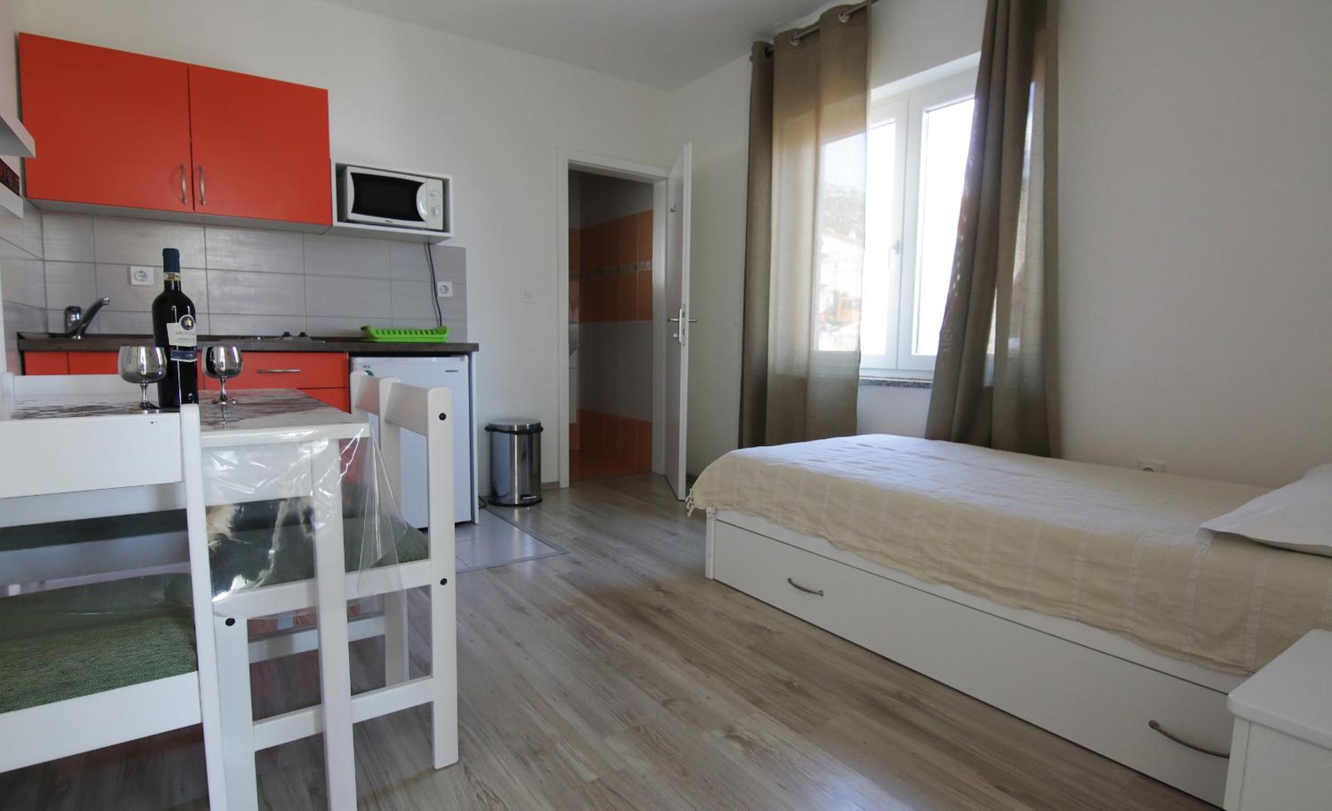 Apartment with Balcony photo 2
