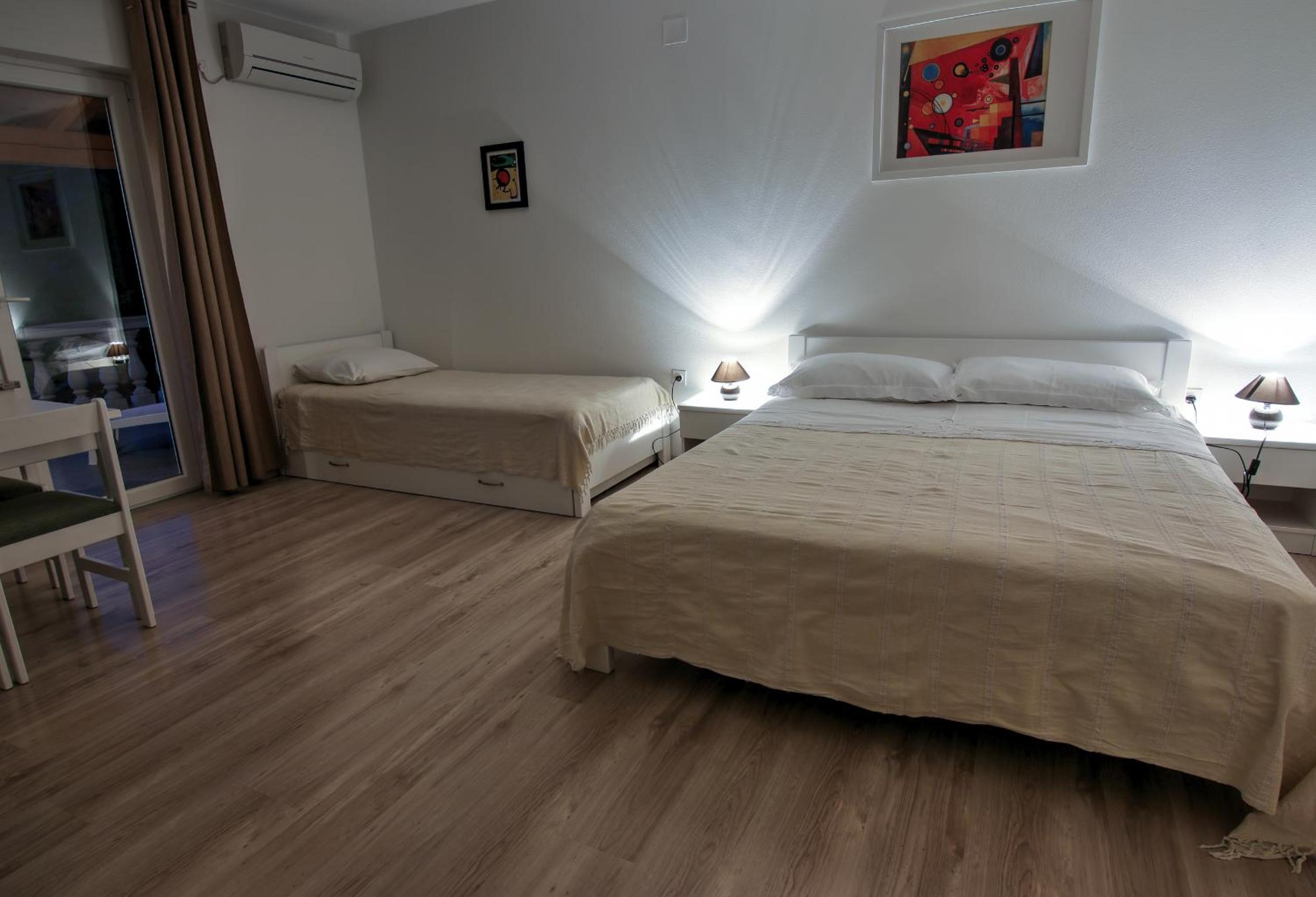 Apartment with Balcony photo 3