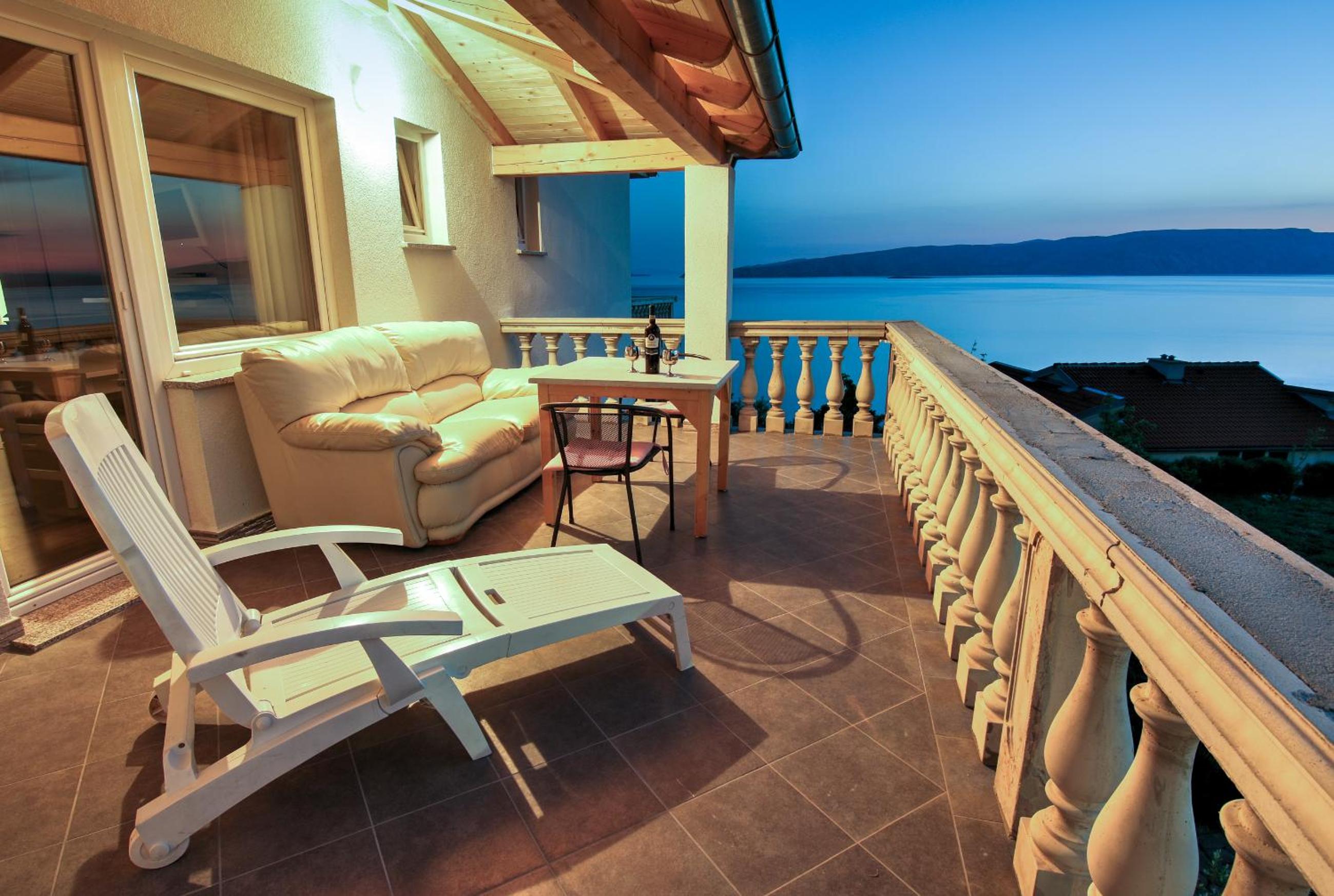 Apartment with Balcony photo 2