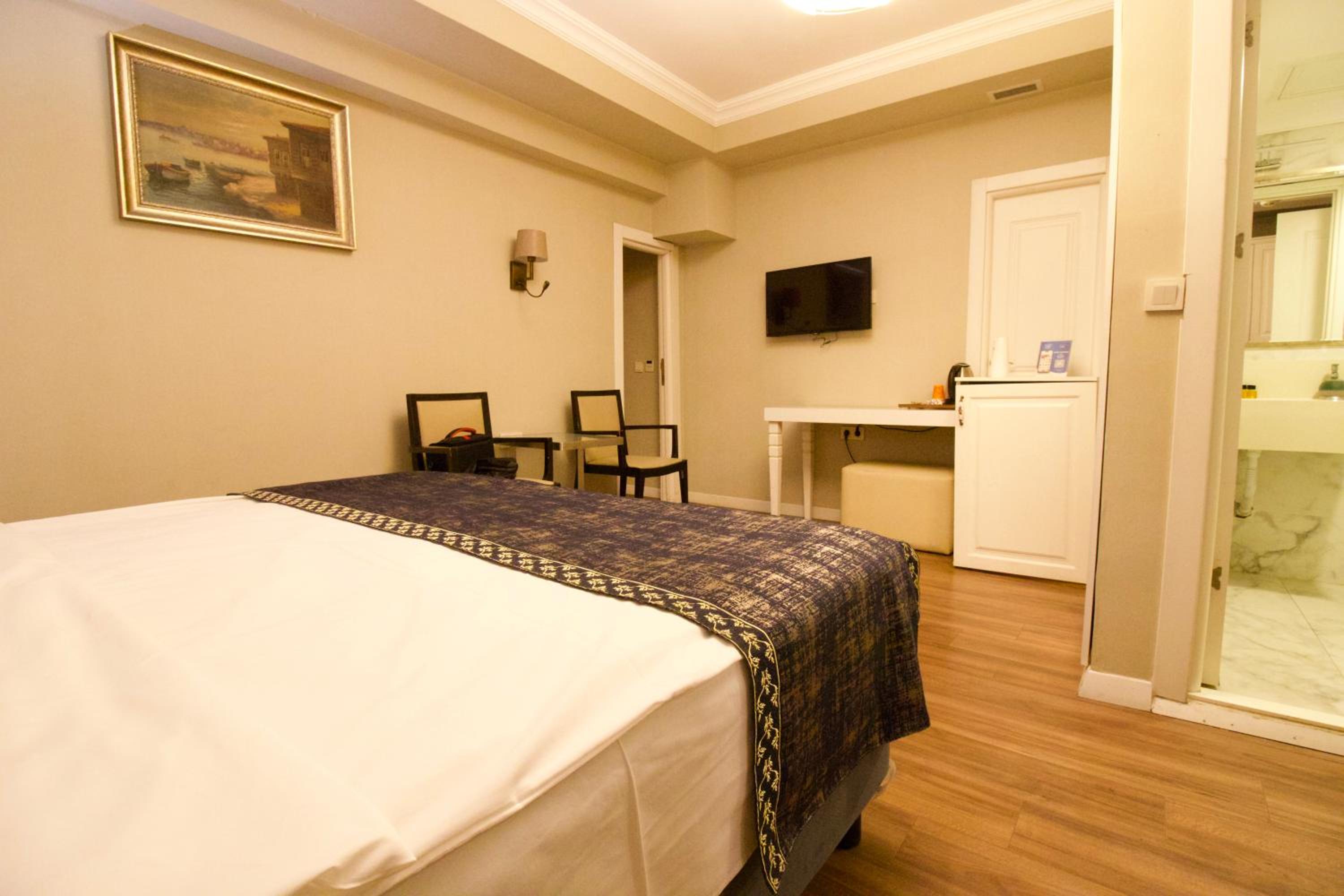 Quadruple Room with Bathroom photo 3