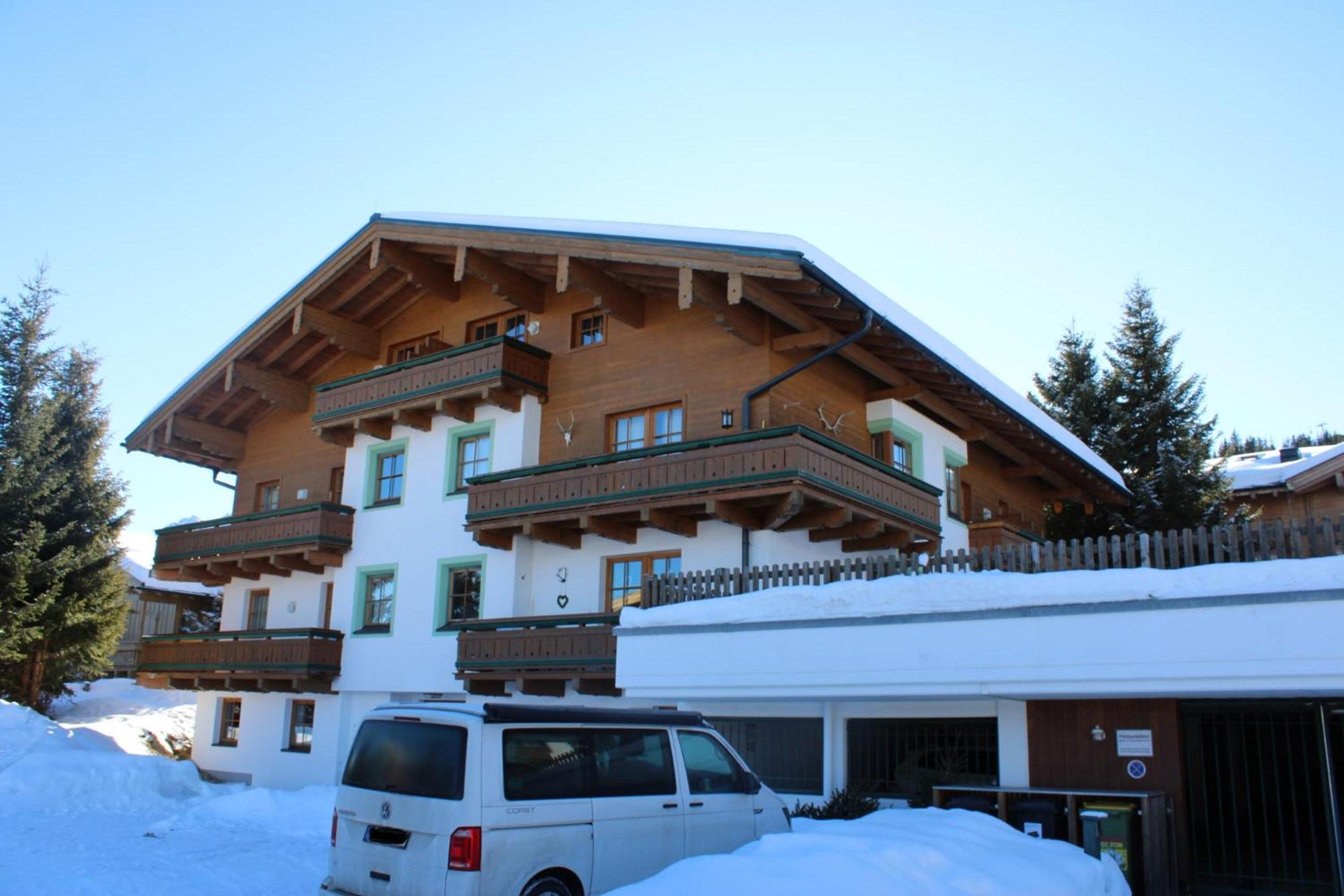 Apartment with Mountain View photo 2