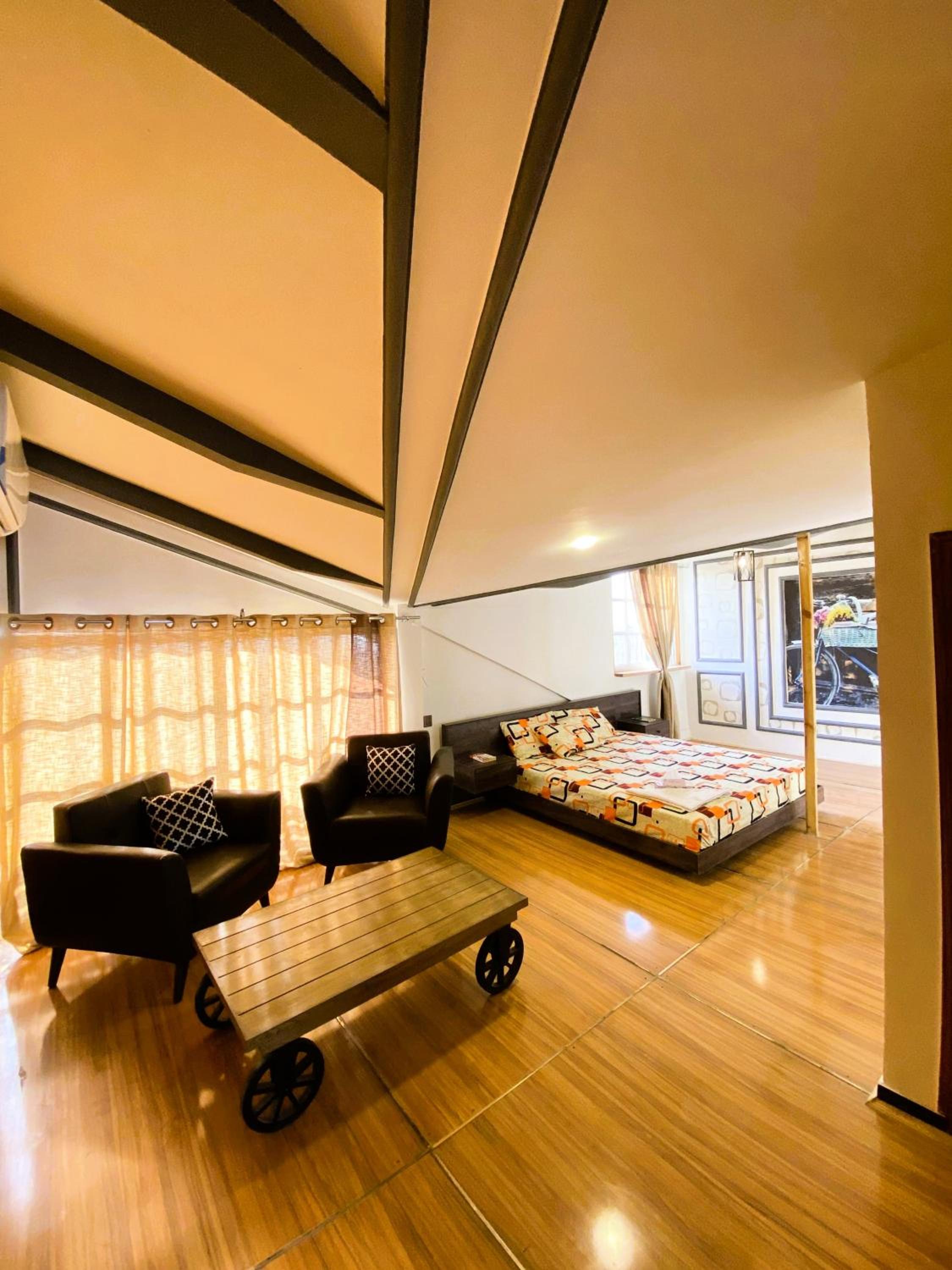 Superior Family Room photo 3