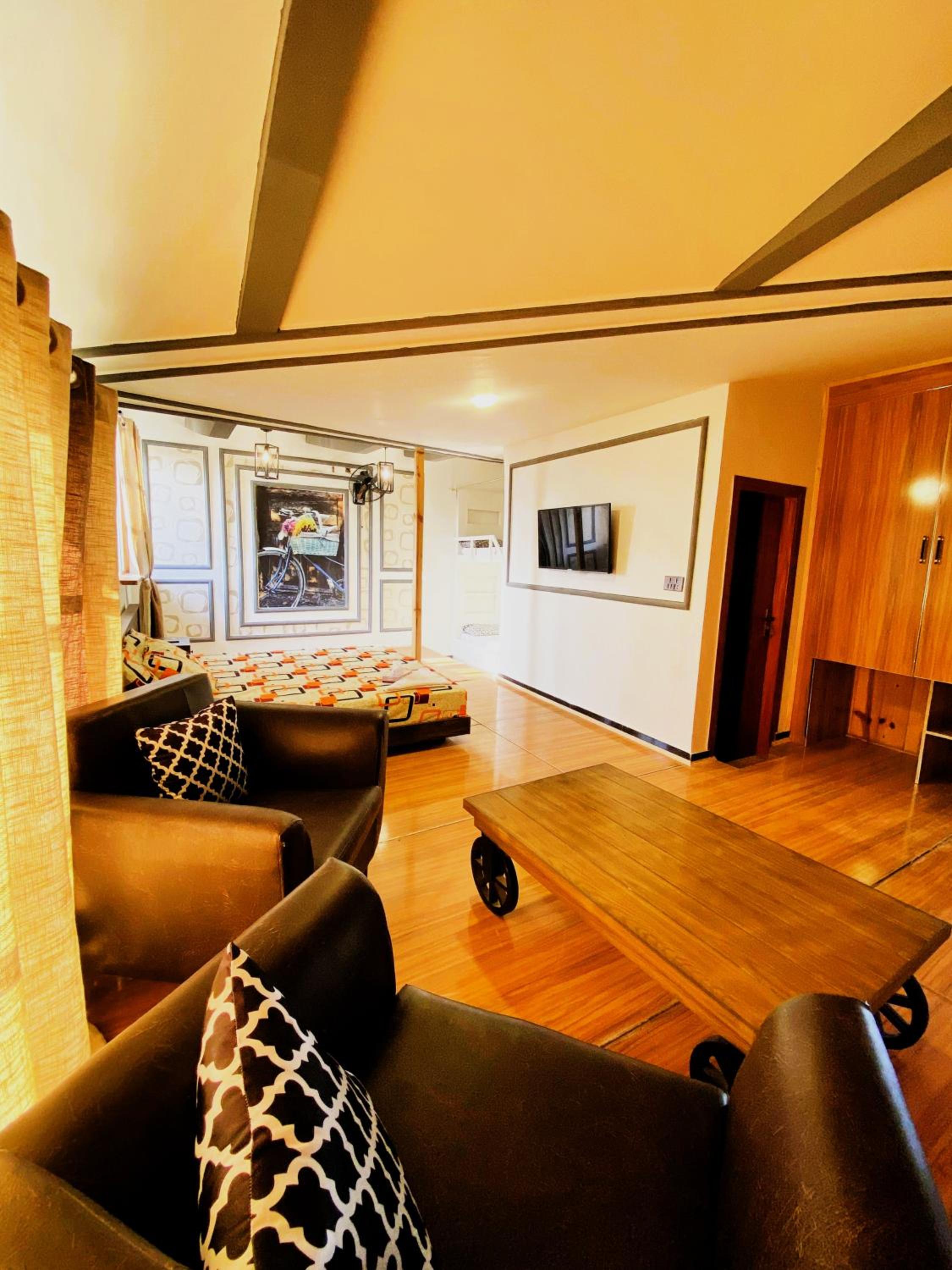 Superior Family Room photo 2