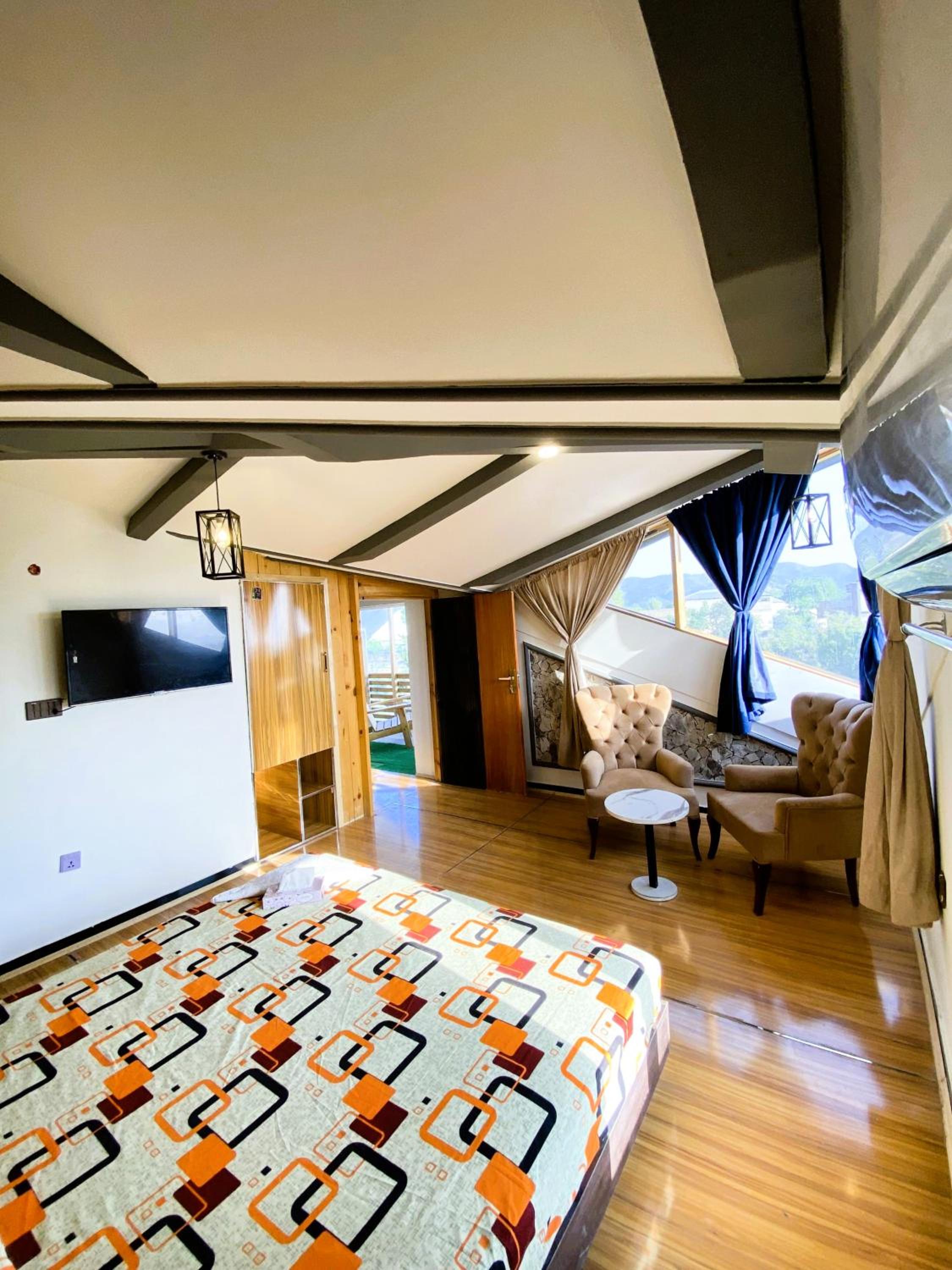 Superior King Room photo 2