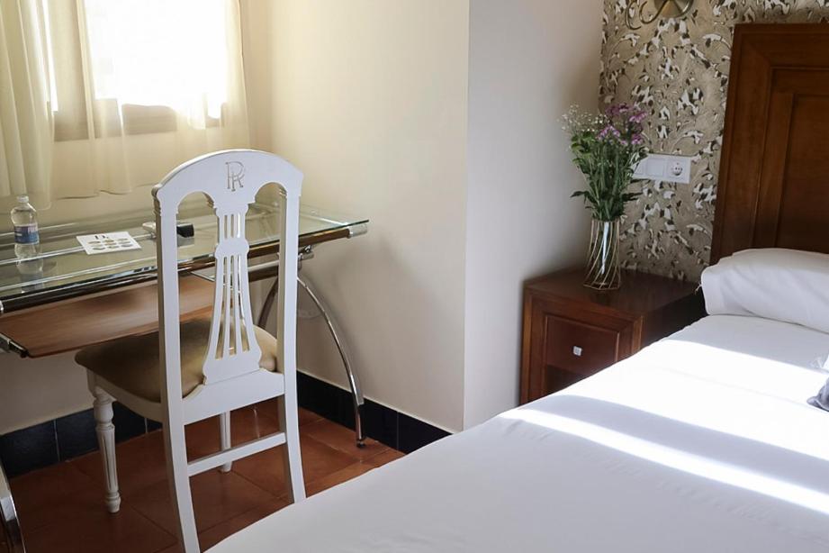 Twin Room - Photo 2