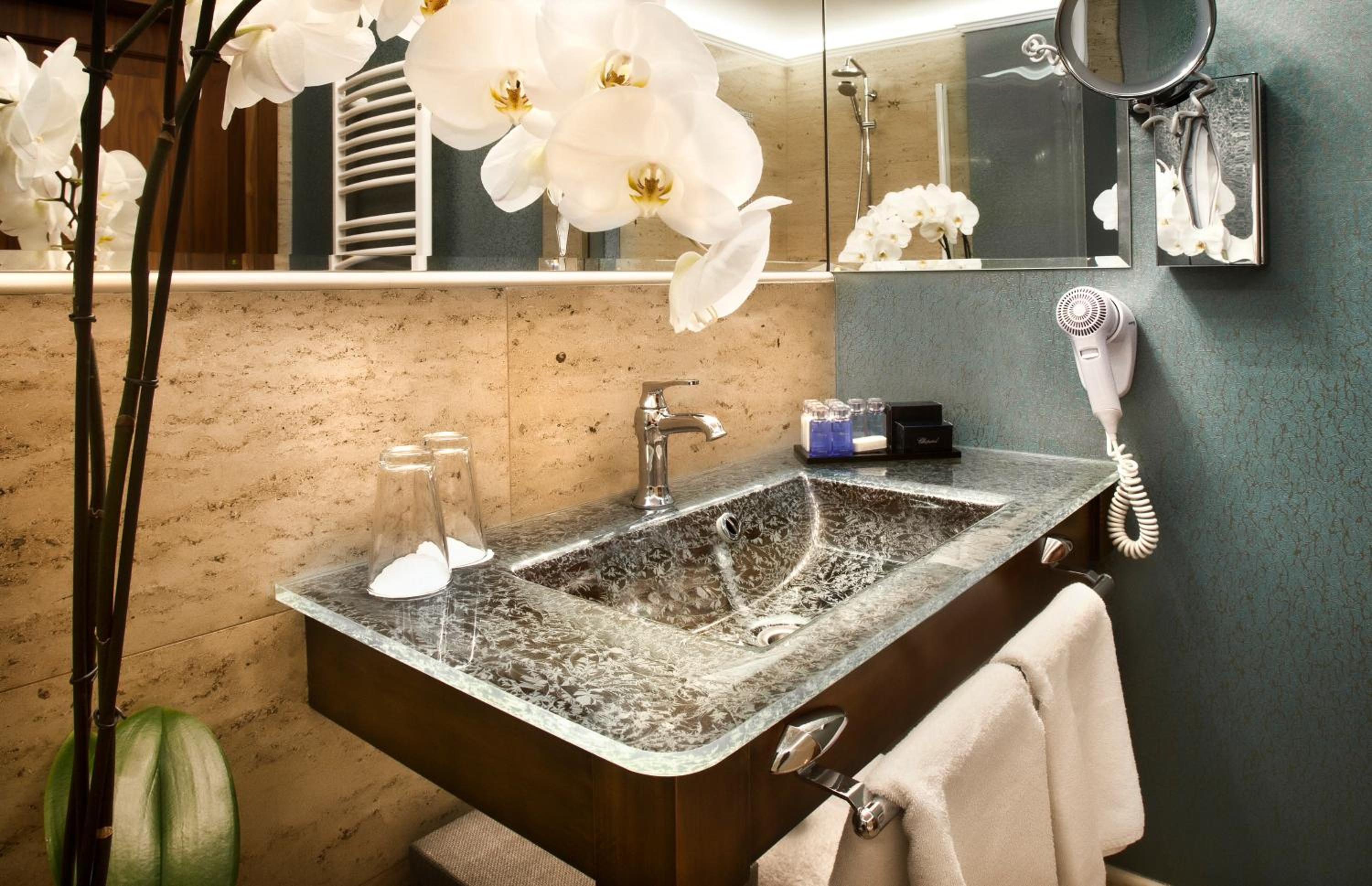 Suite - Photo 3