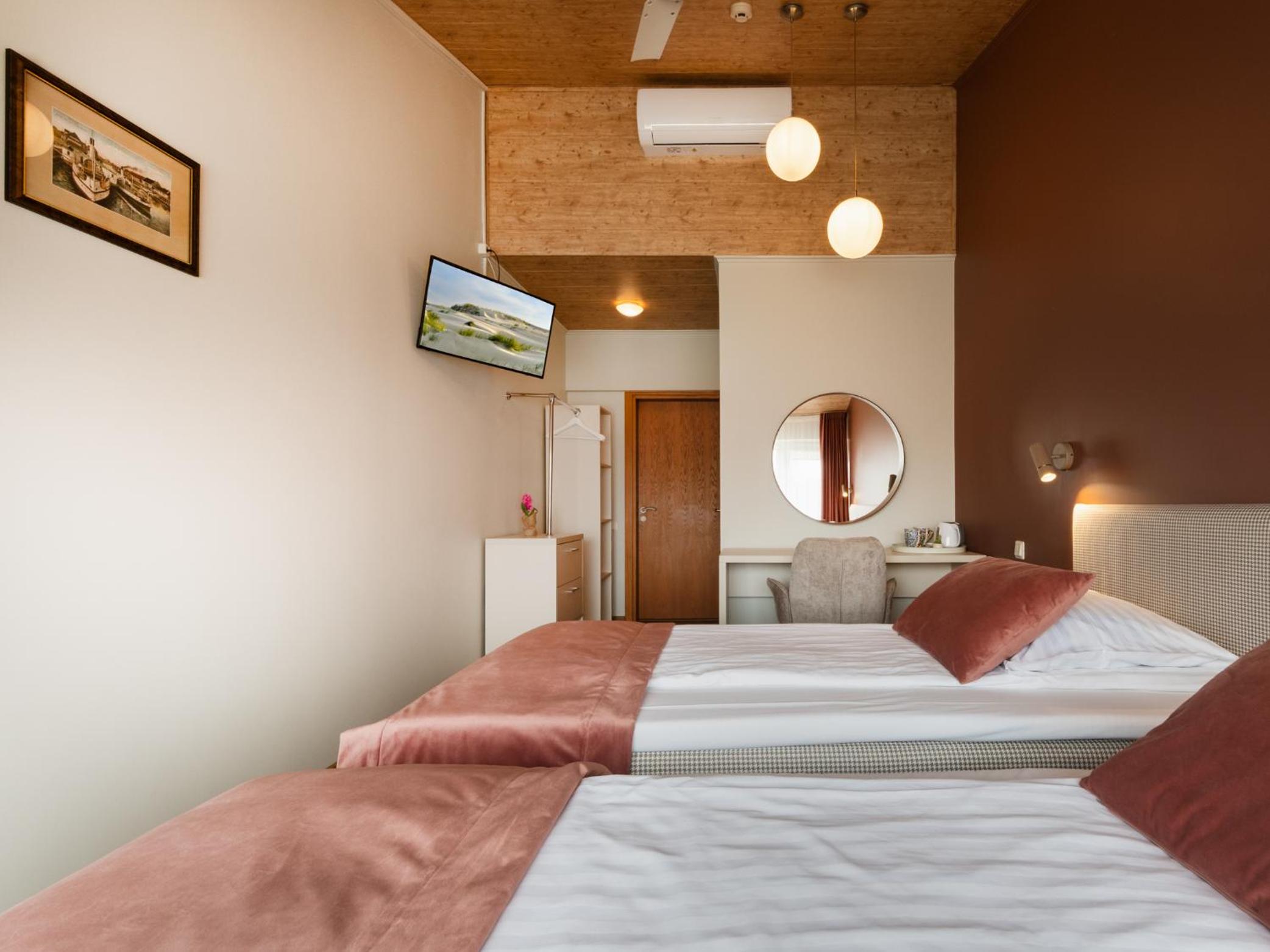 Standard Double or Twin Room - Photo 3