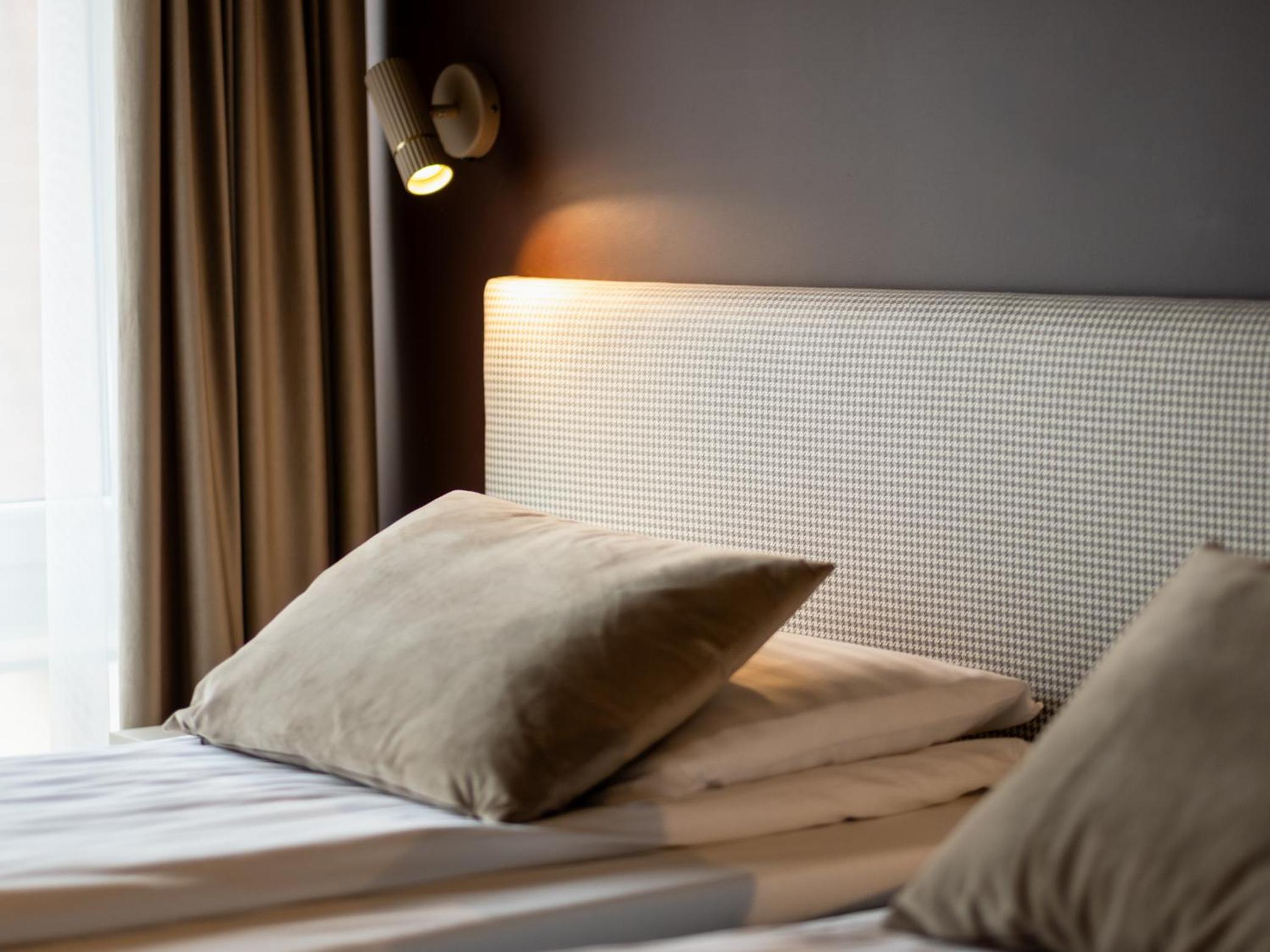 Standard Double or Twin Room - Photo 12