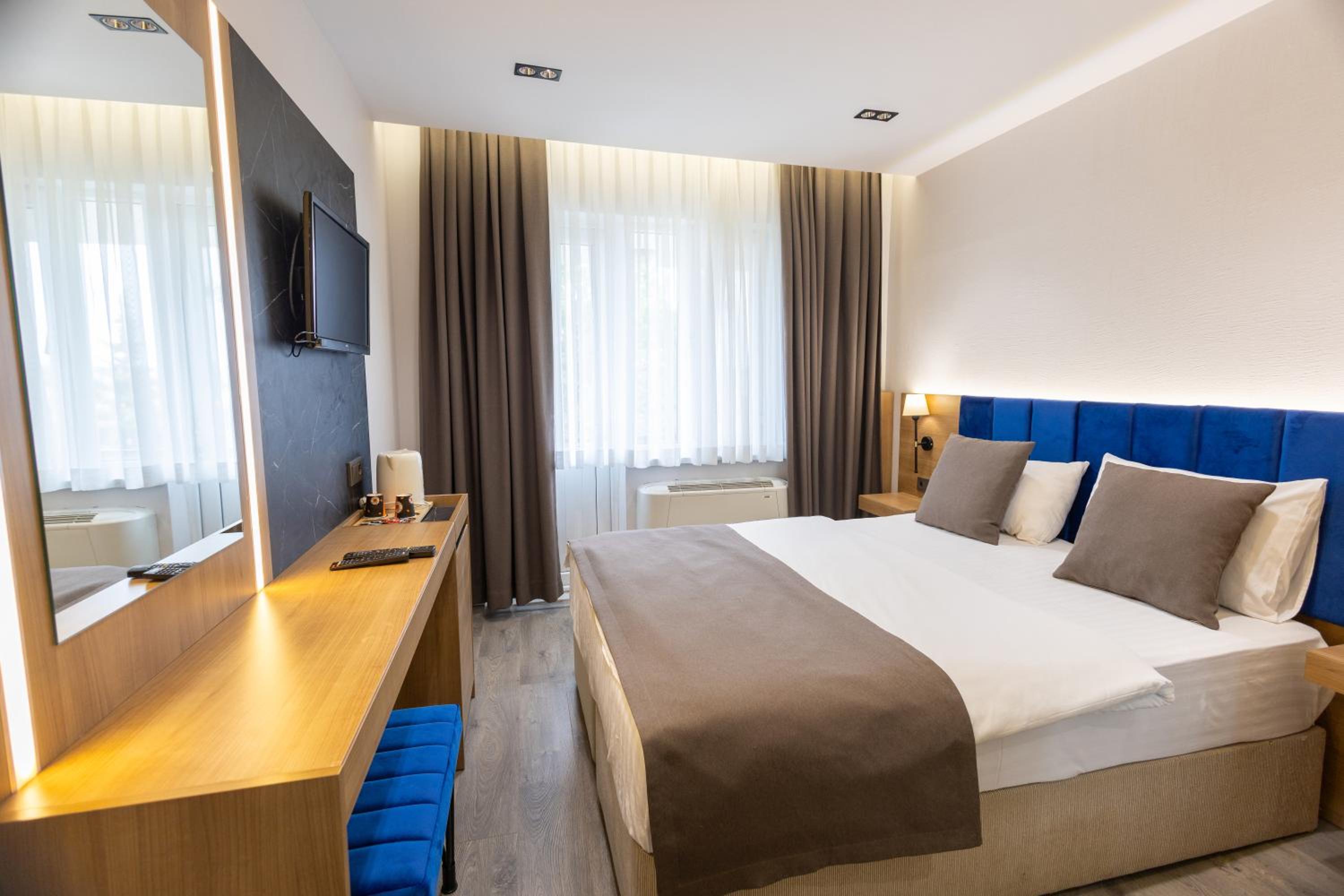 Deluxe Single Room with Balcony photo 2