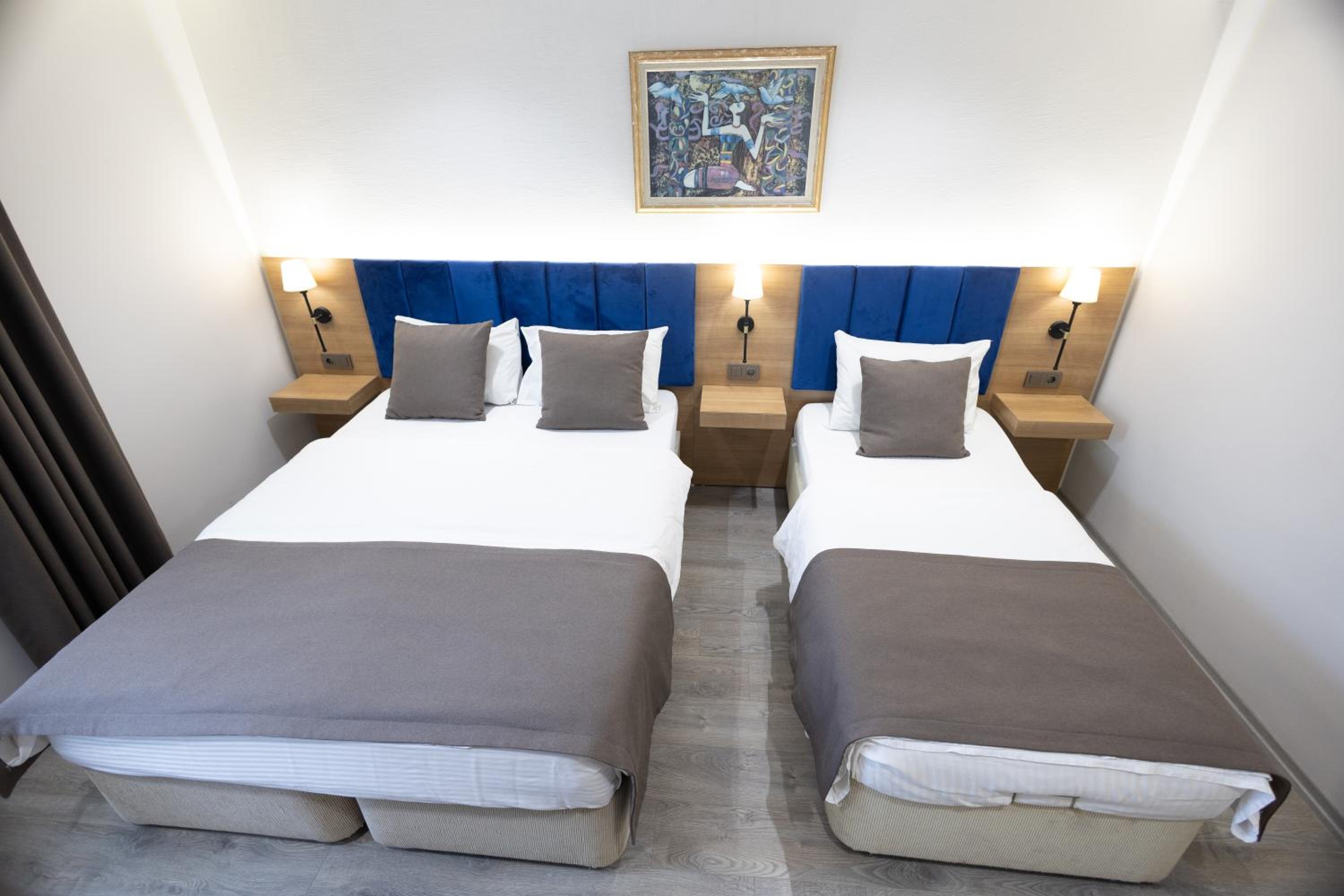 Deluxe Triple Room photo 2