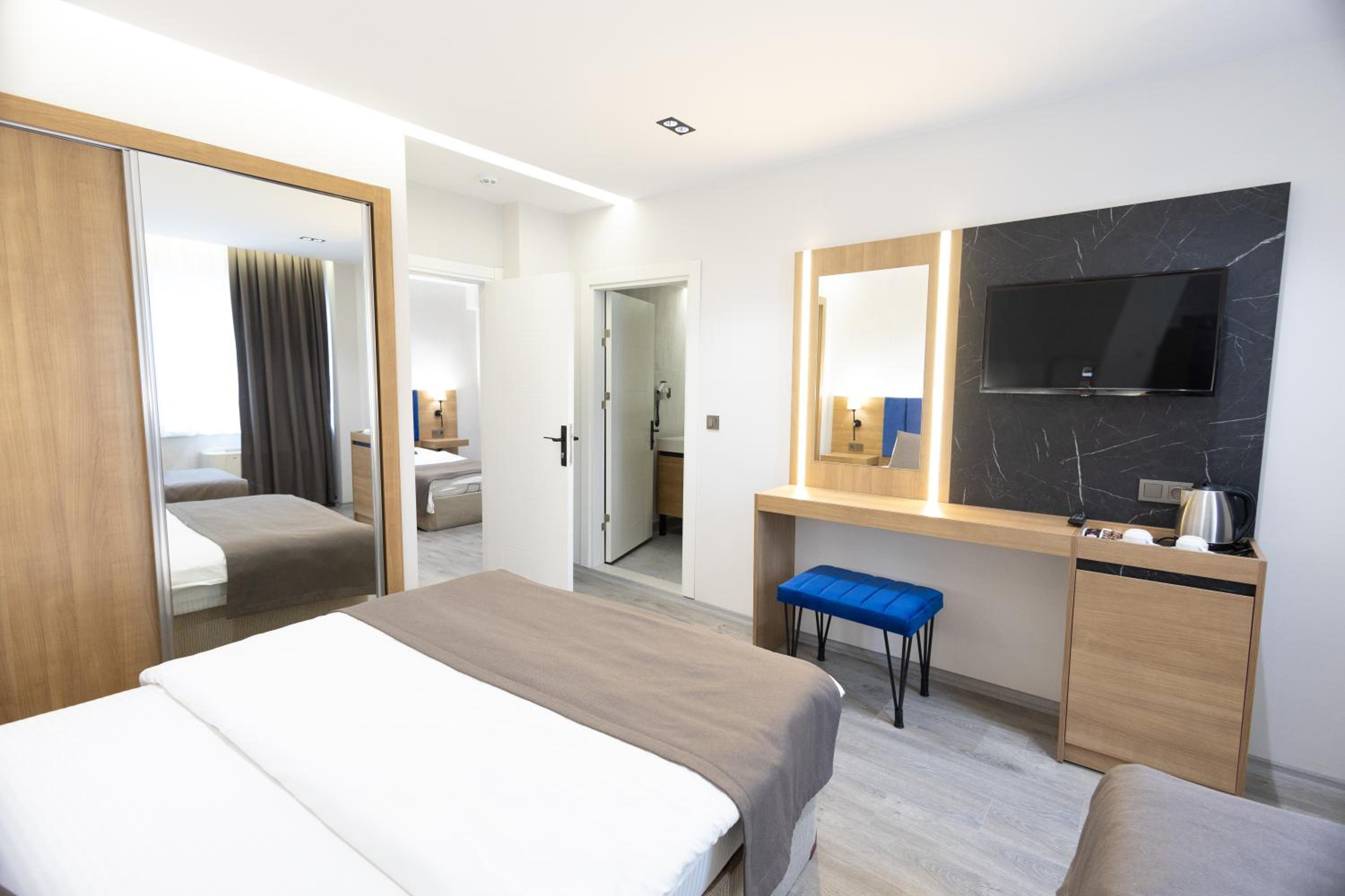 Deluxe Suite photo 3