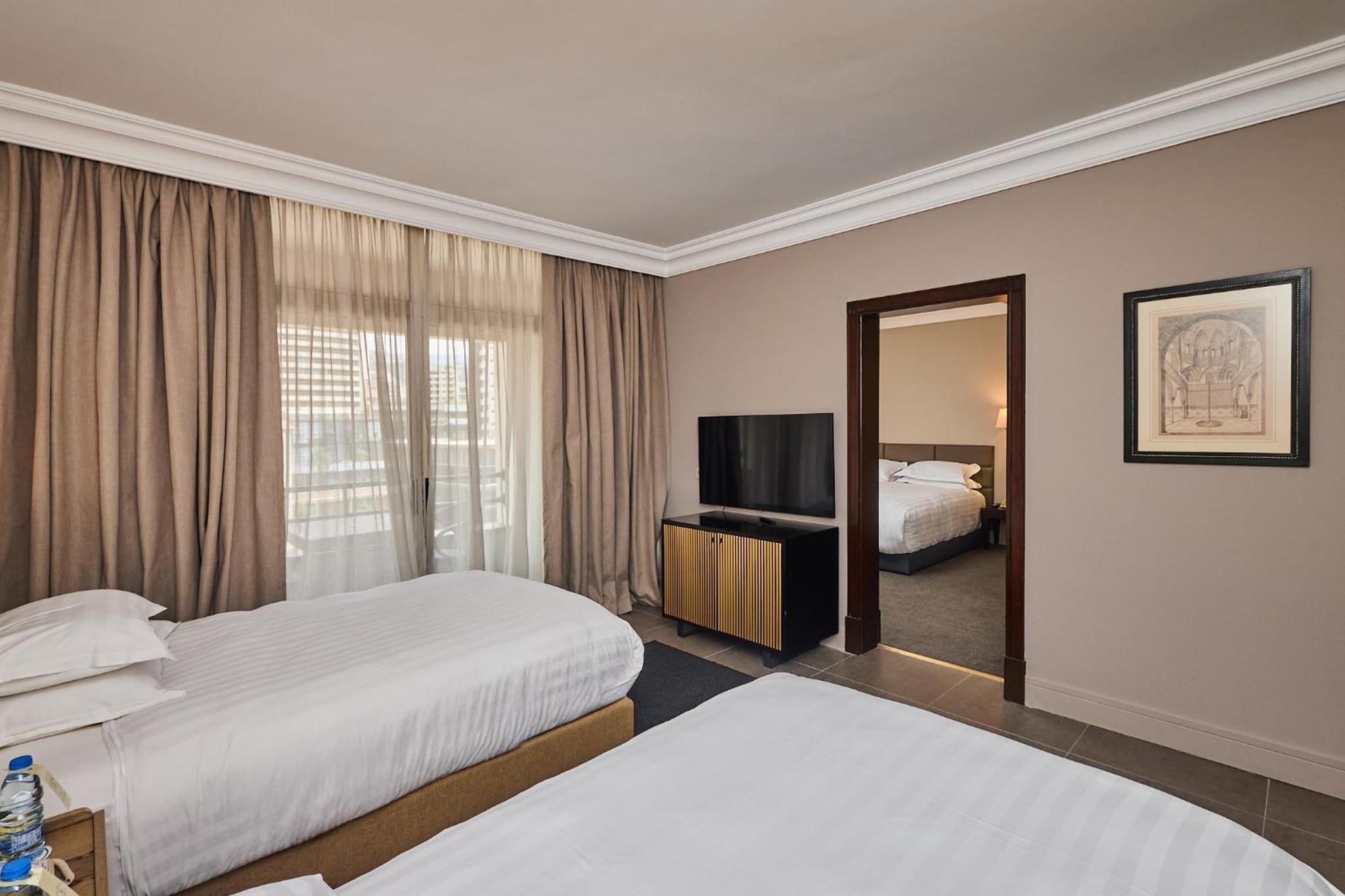 Deluxe Family Suite