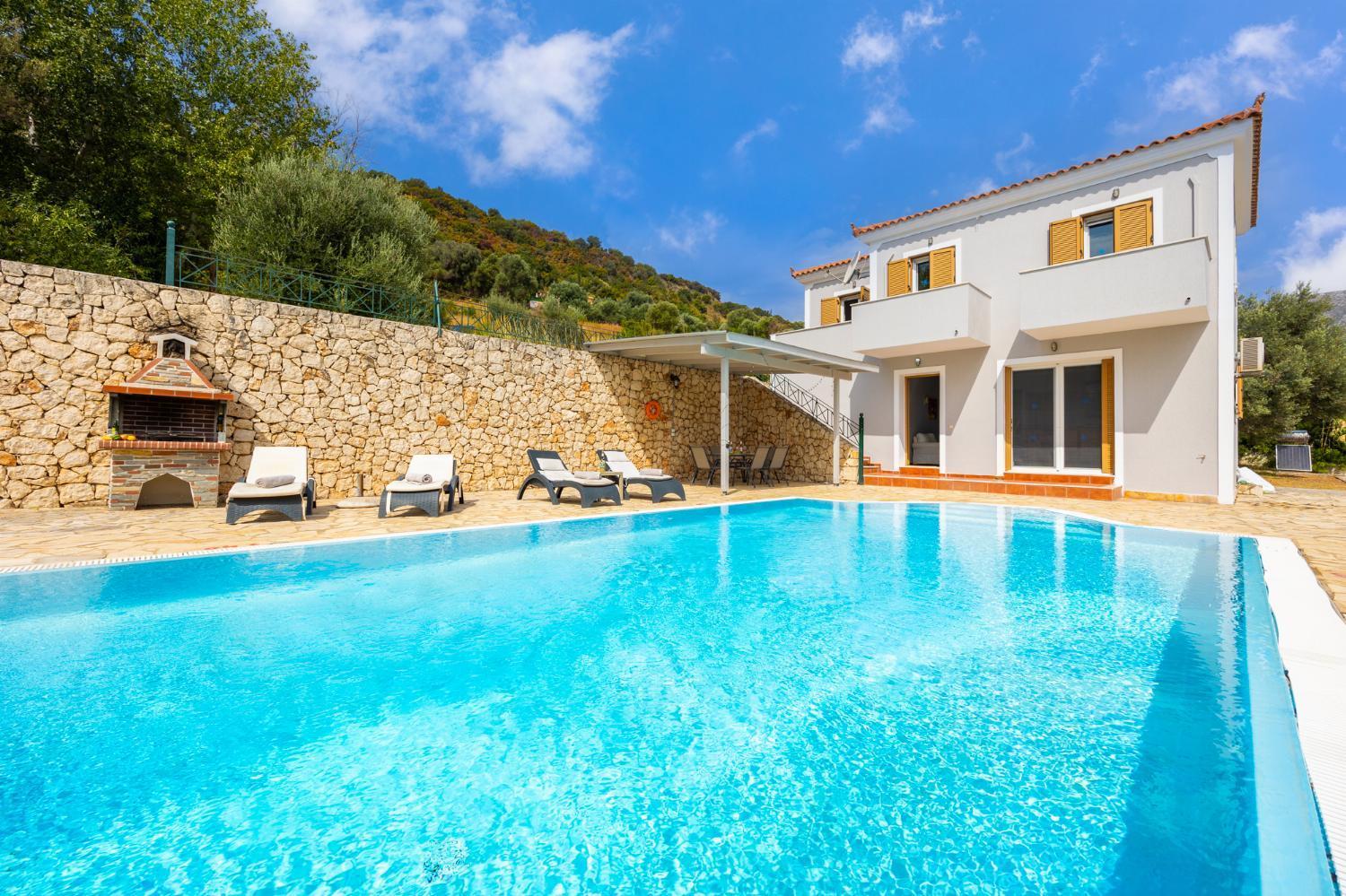 Three-Bedroom Villa photo 2