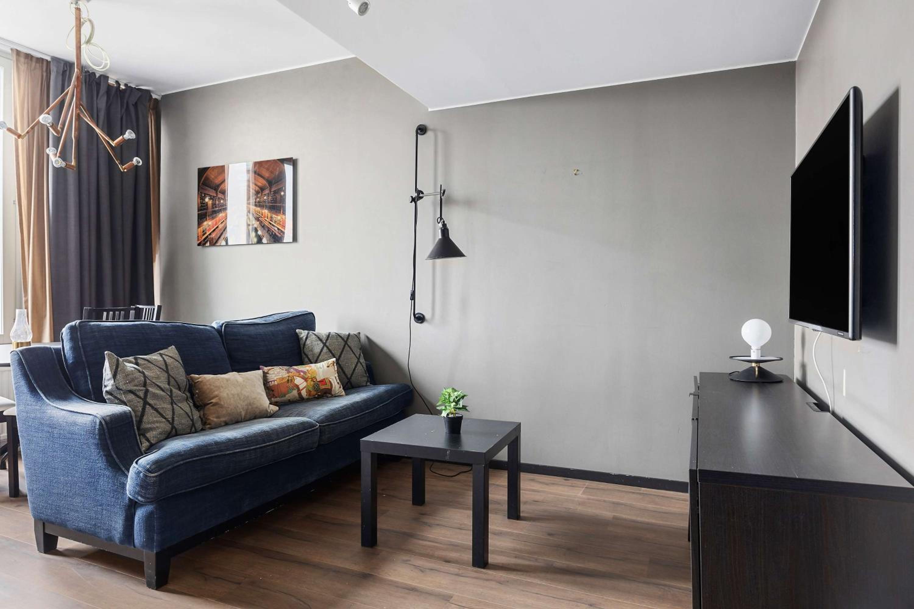 King Suite - Non-Smoking photo 1