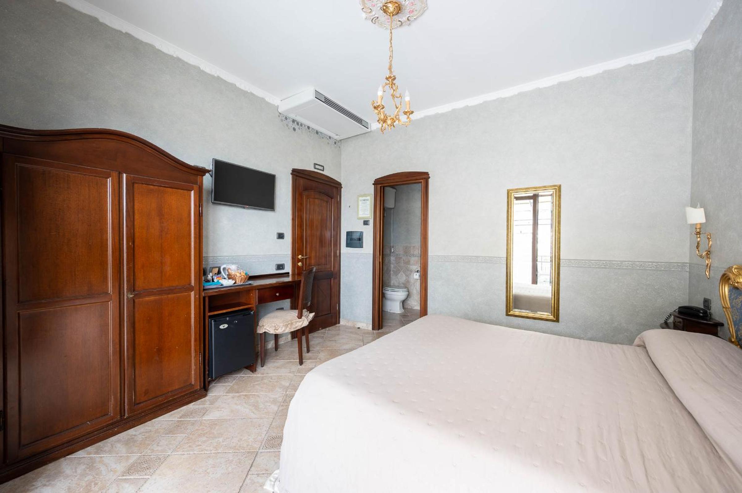 Deluxe Double Room with Sea View photo 3