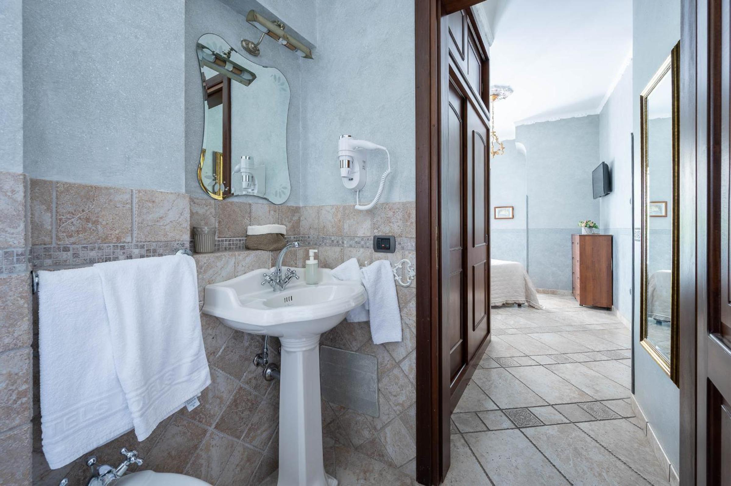 Deluxe Double Room with Sea View photo 1