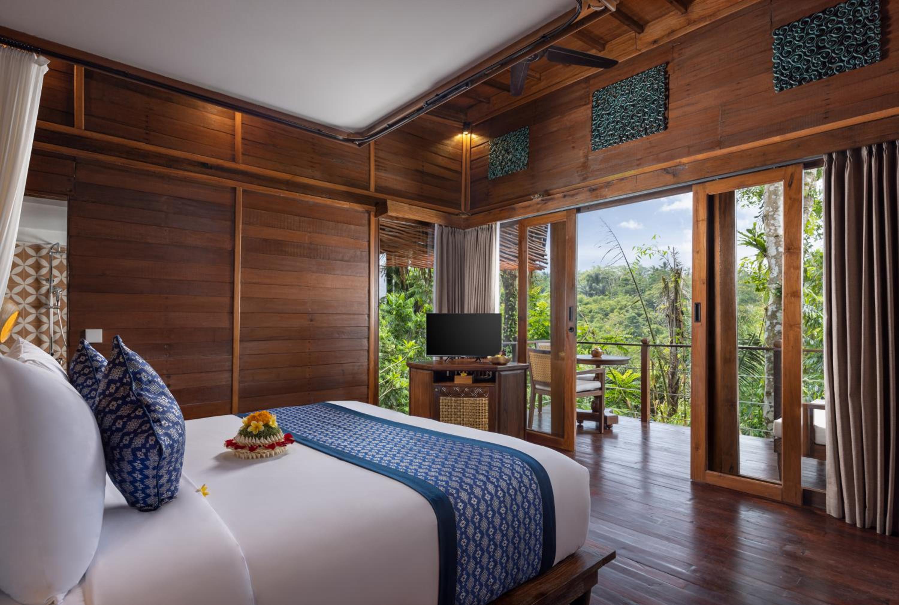 Honeymooner Rain Forest Jungle Cabin with Free Mini-bar  - Photo 6