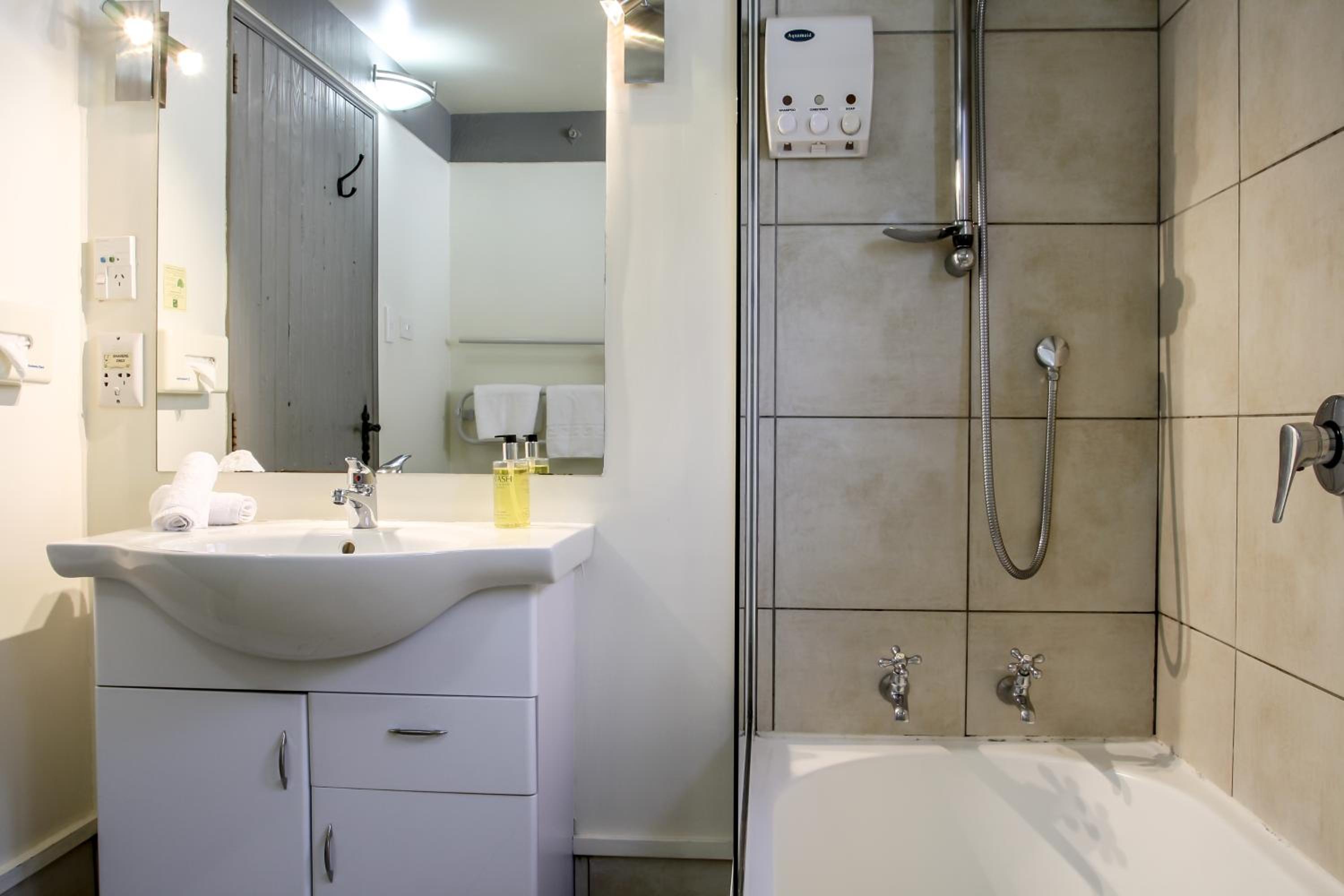 Two-Bedroom Apartment - Photo 2
