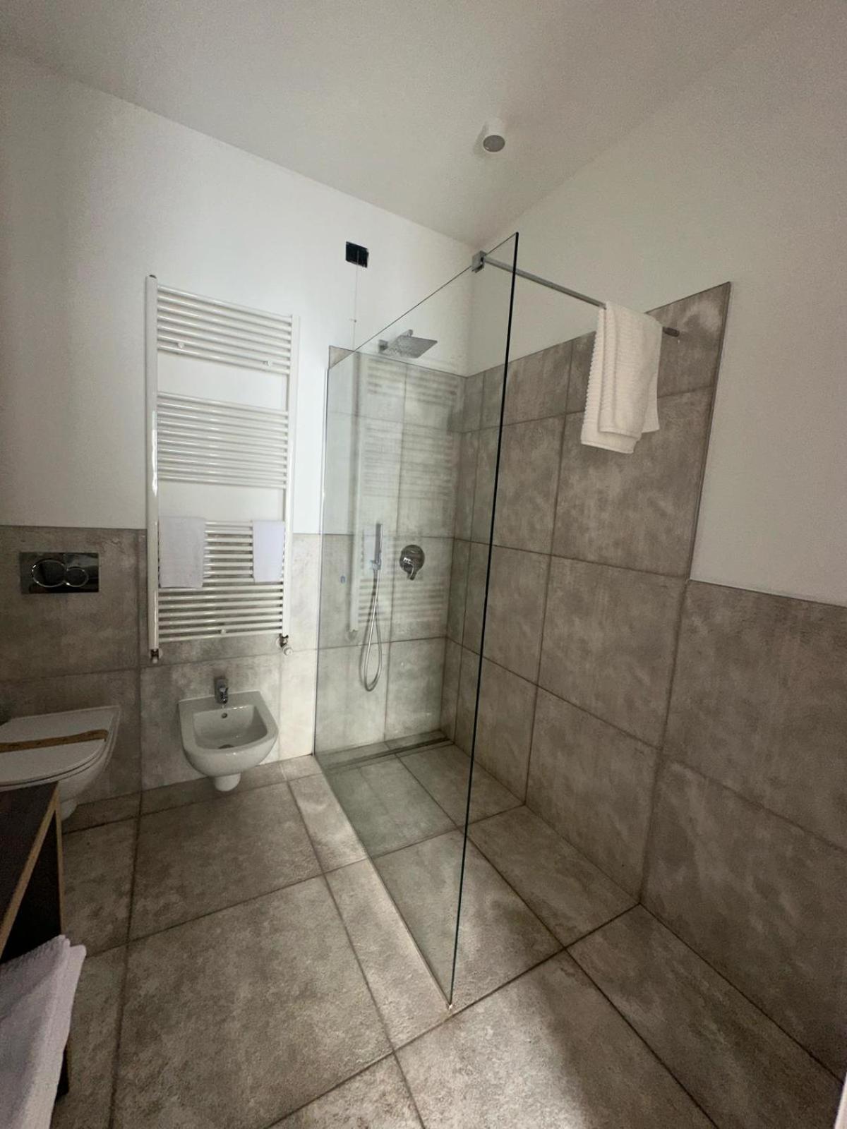 Double or Twin Room - Photo 4
