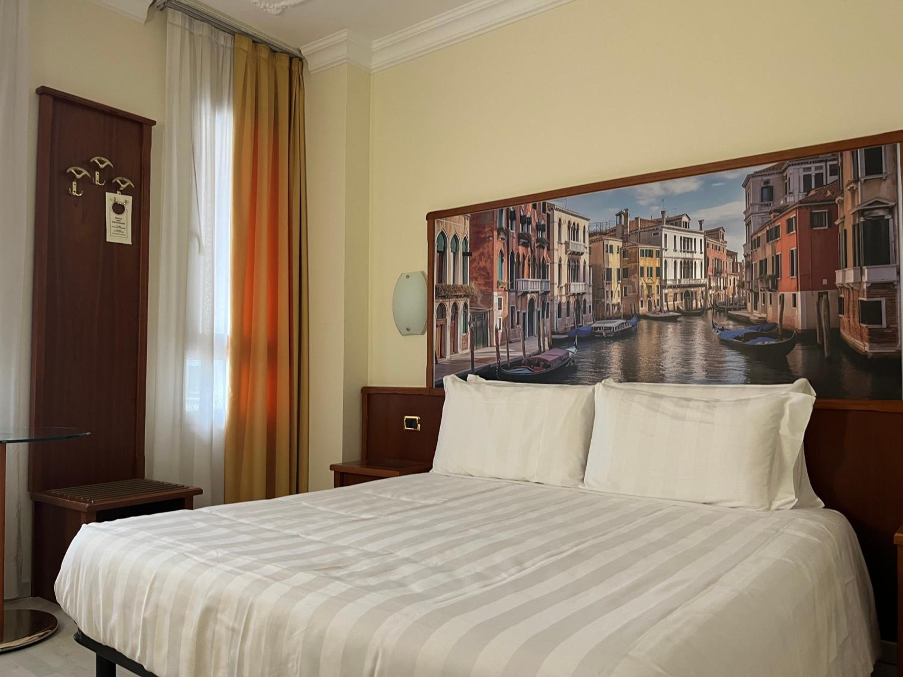 Economy Double or Twin Room - Photo 9