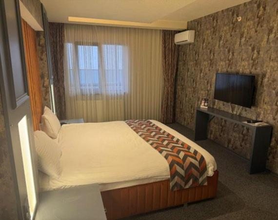 Suite with Spa Access photo 3