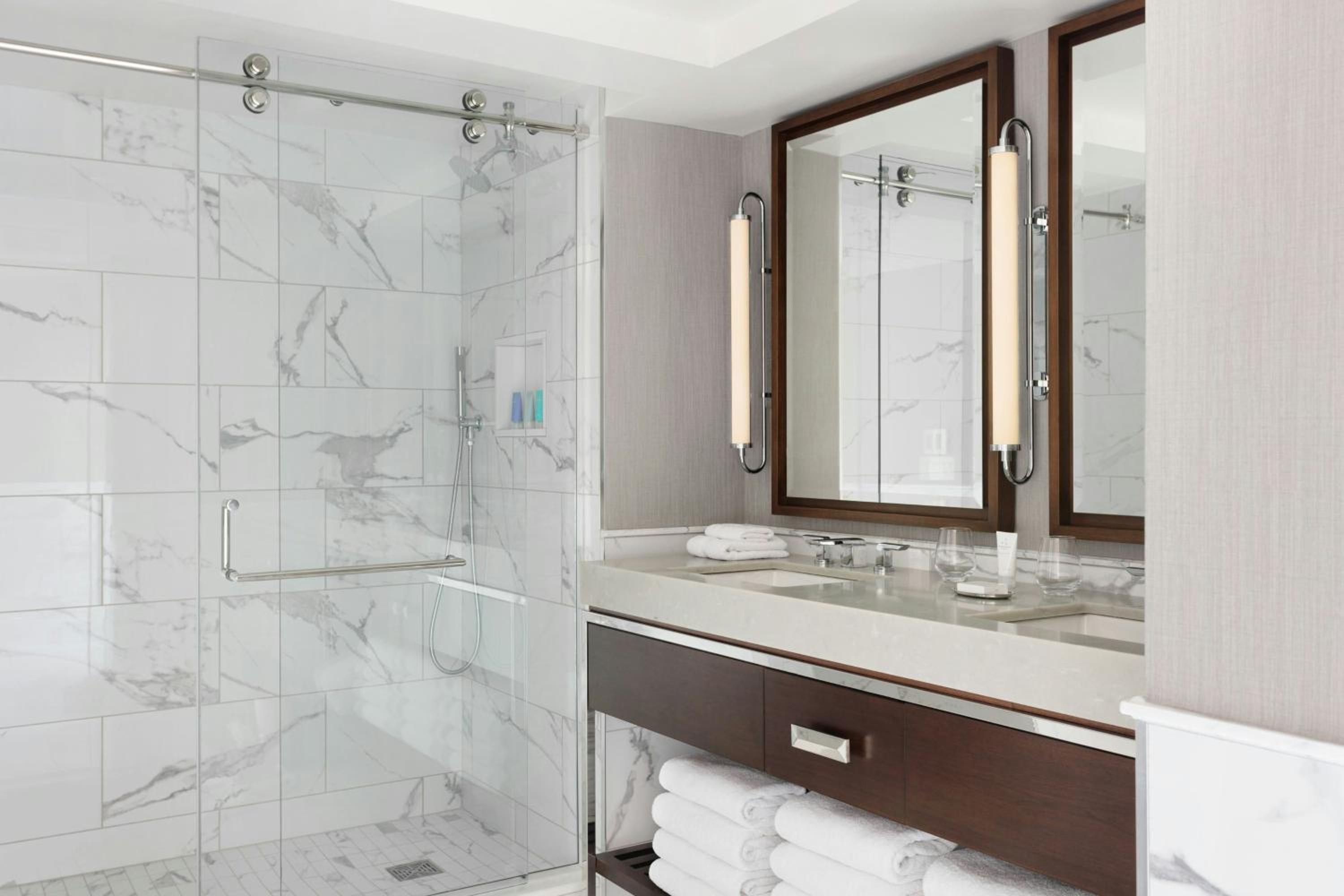 Long Wharf Presidential One-Bedroom Suite thumbnail 6