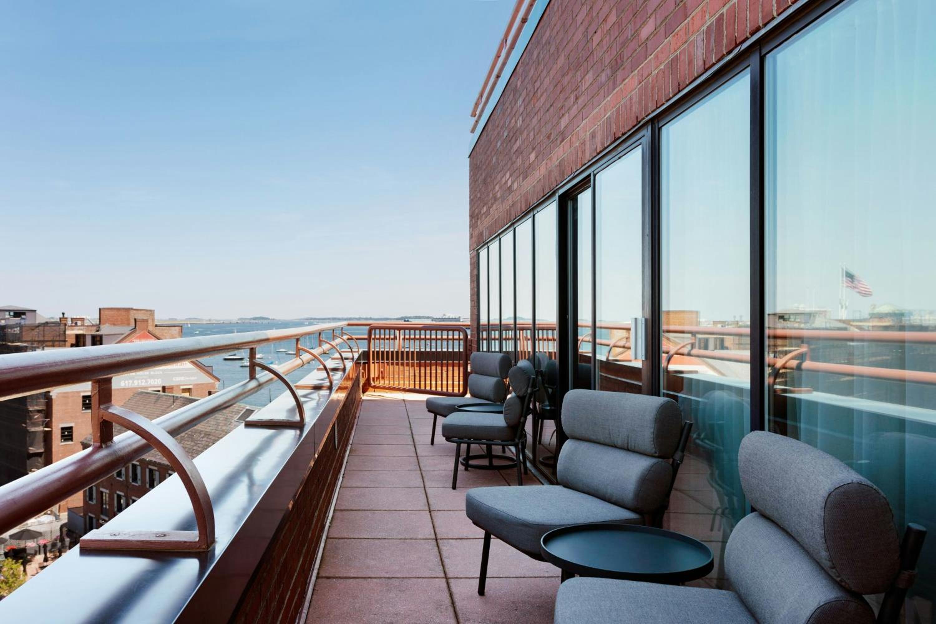 Luxury Waterfront Large King Suite with Sofa Bed