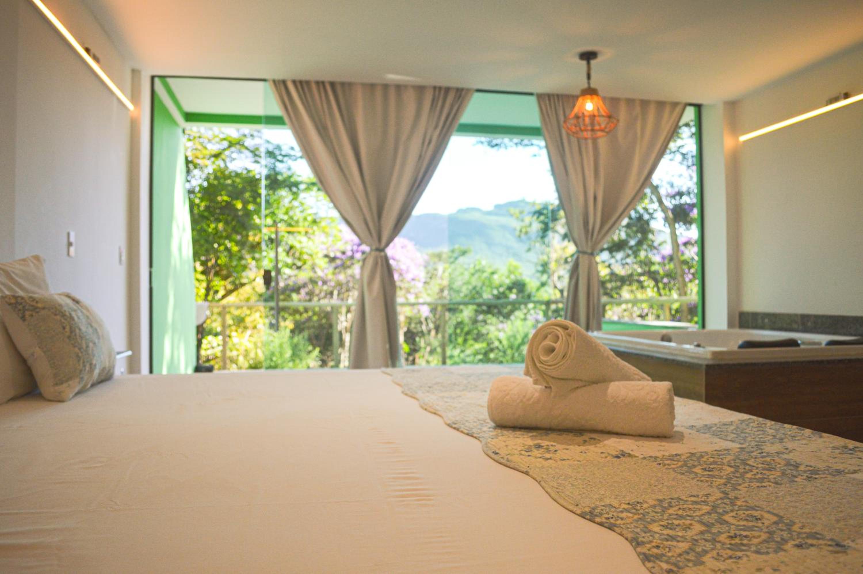 Queen Suite with Spa Bath
