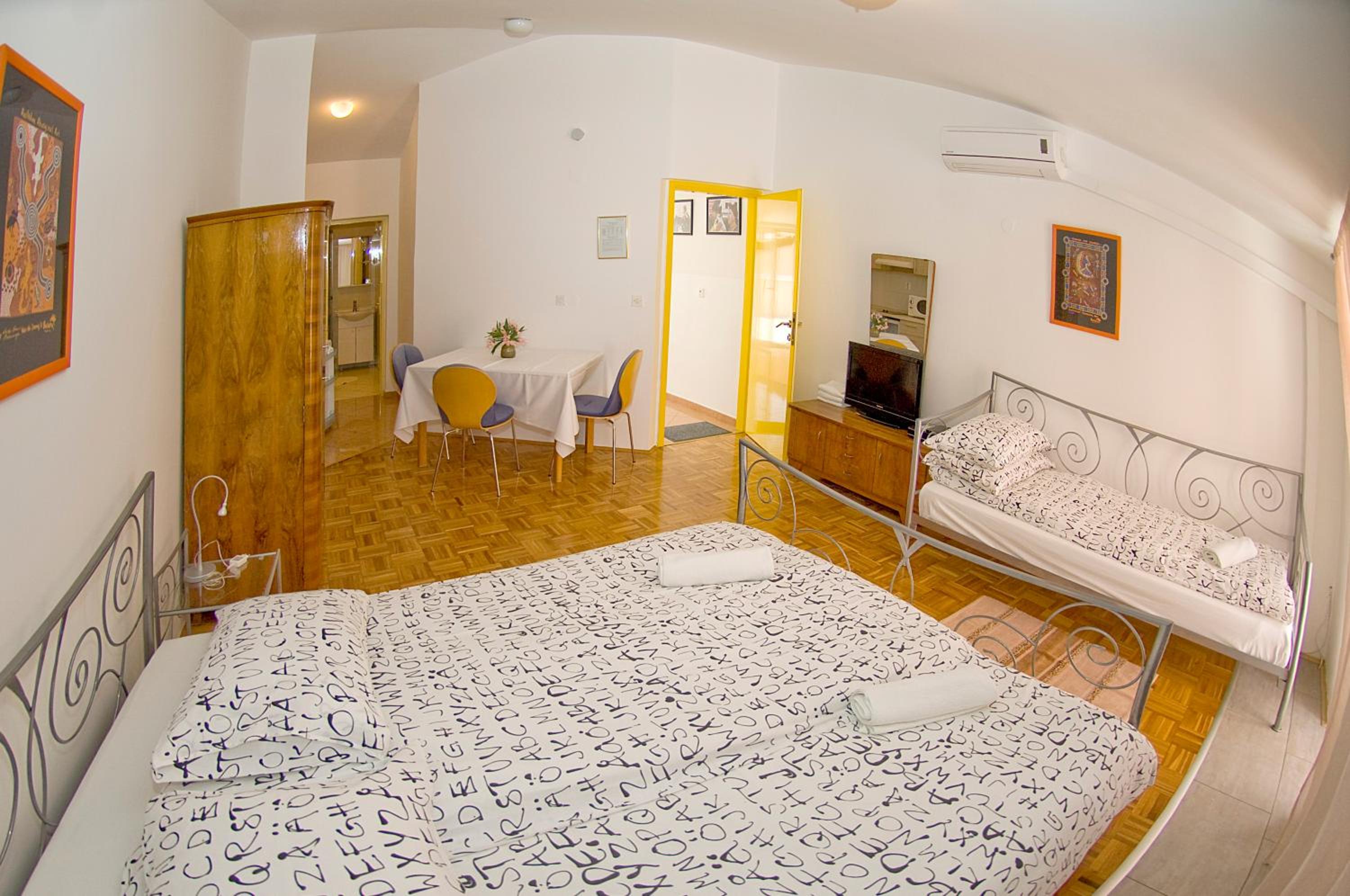 Apartment with Balcony photo 1
