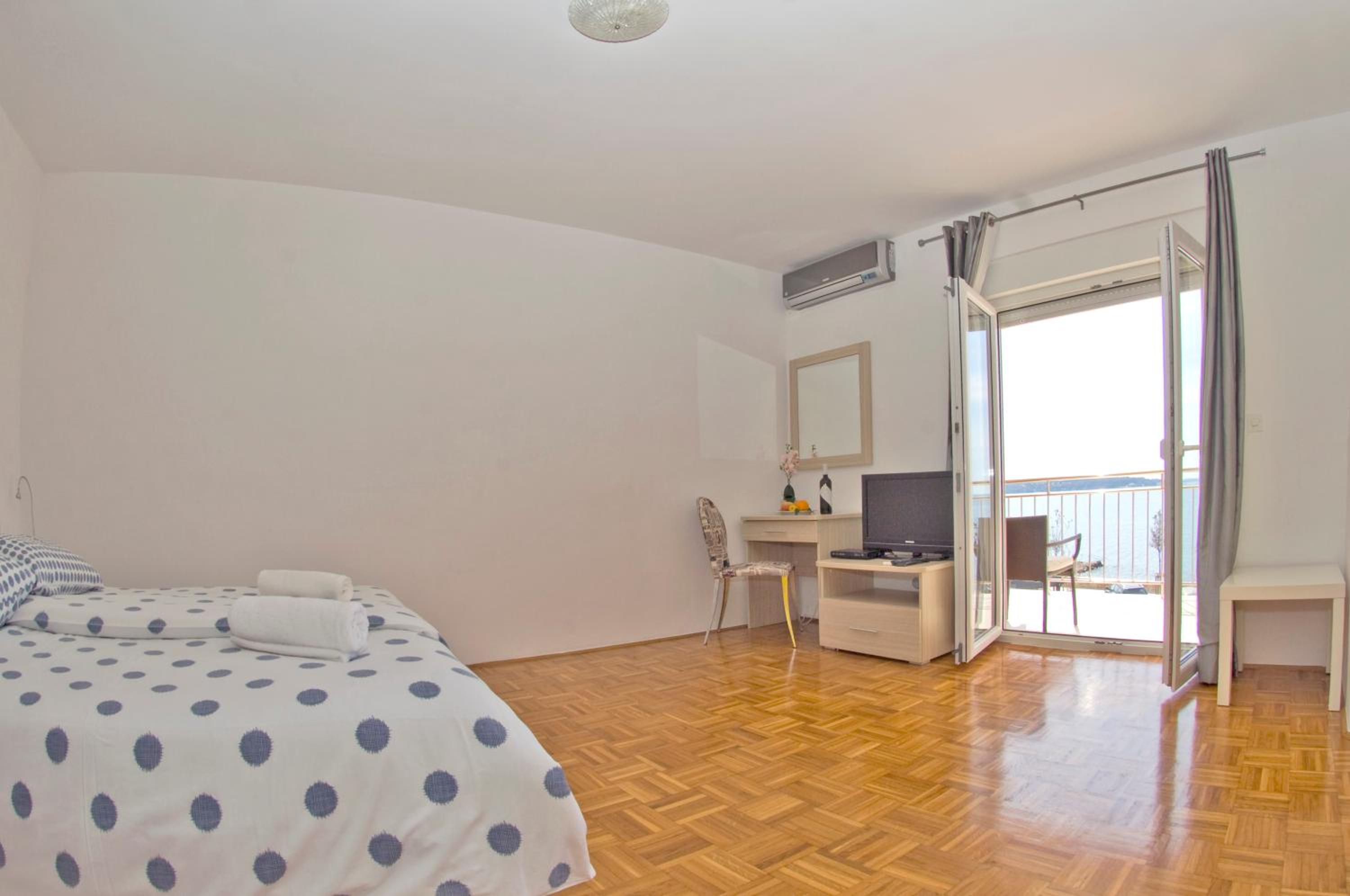Studio with Balcony photo 1