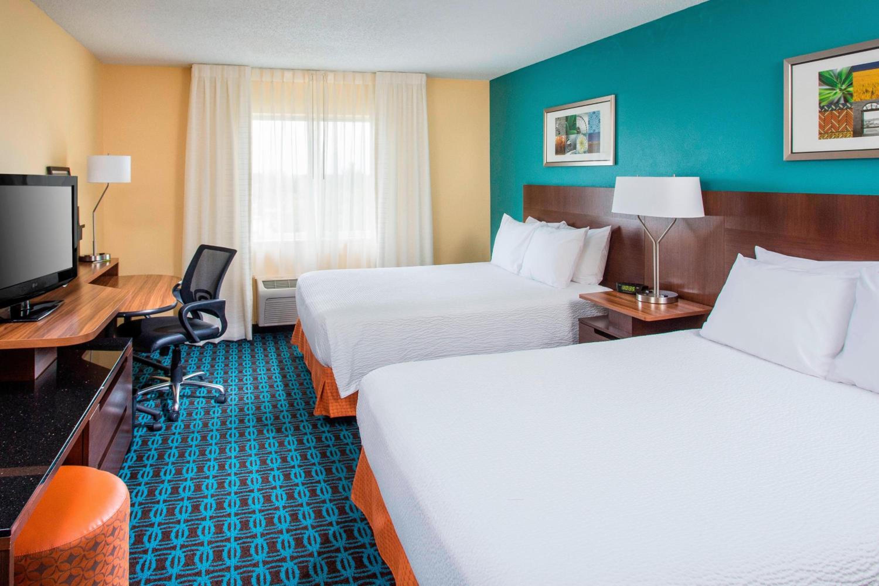 Queen Room with Two Queen Beds photo 1