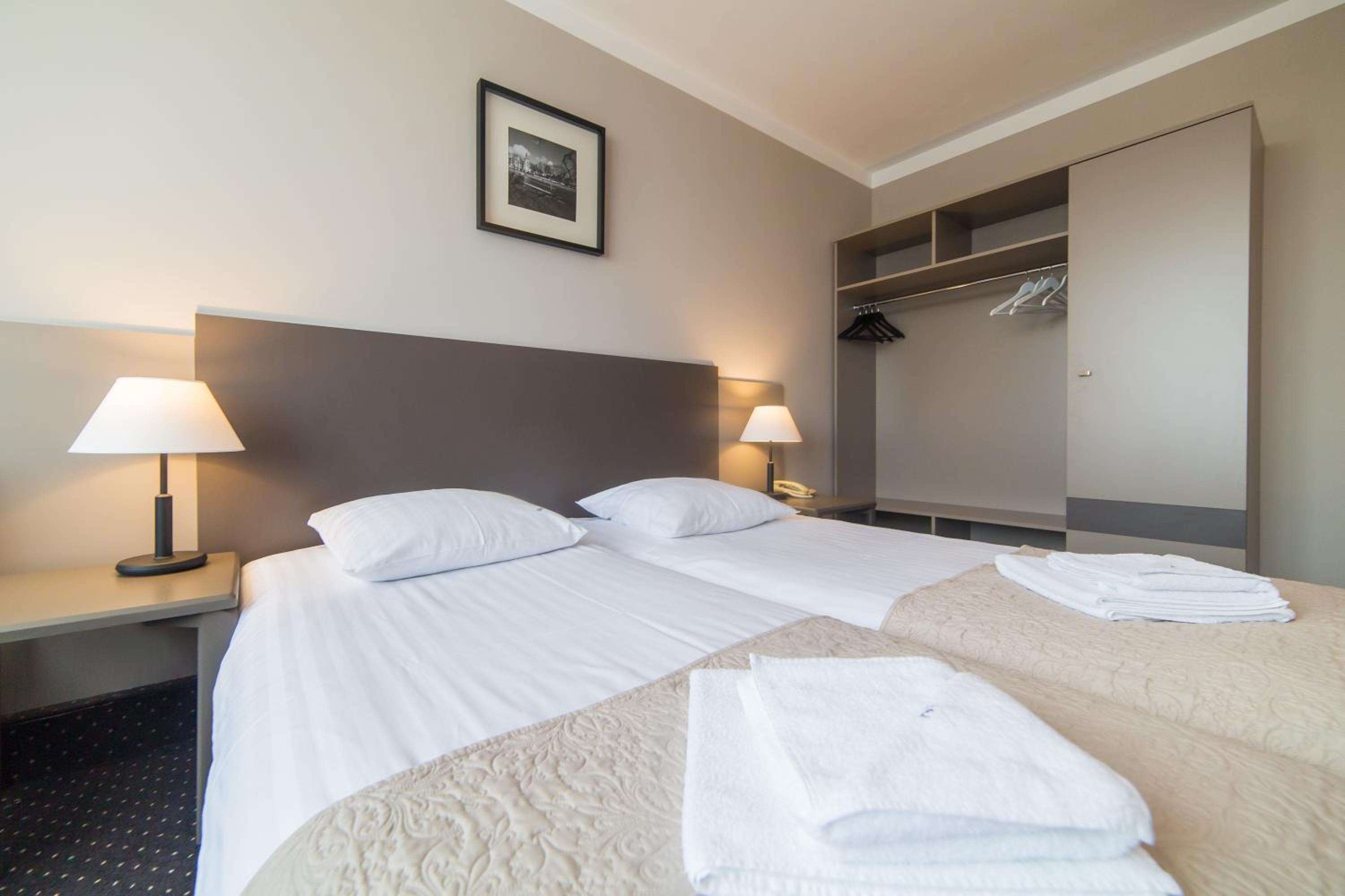 Double or Twin Room - Photo 4