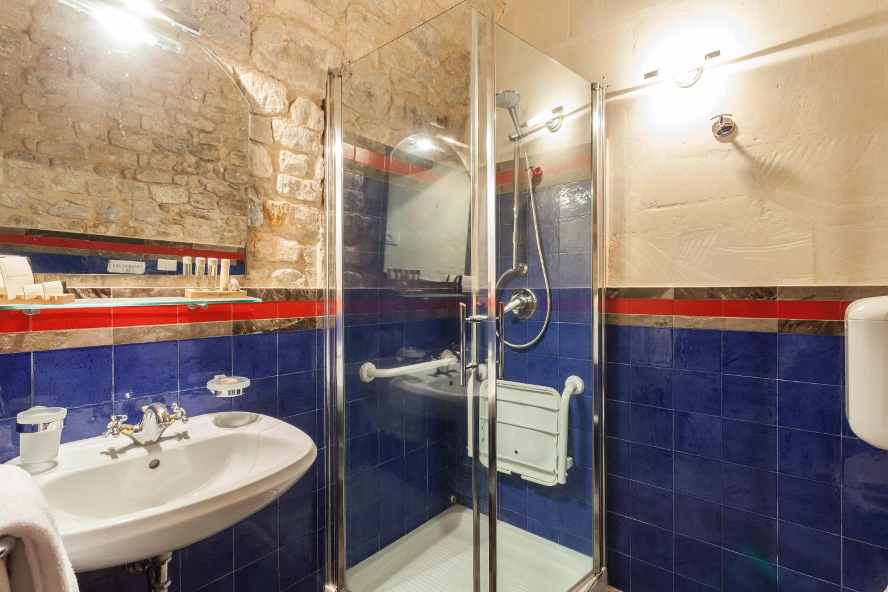 Junior Suite with Shower - Photo 3