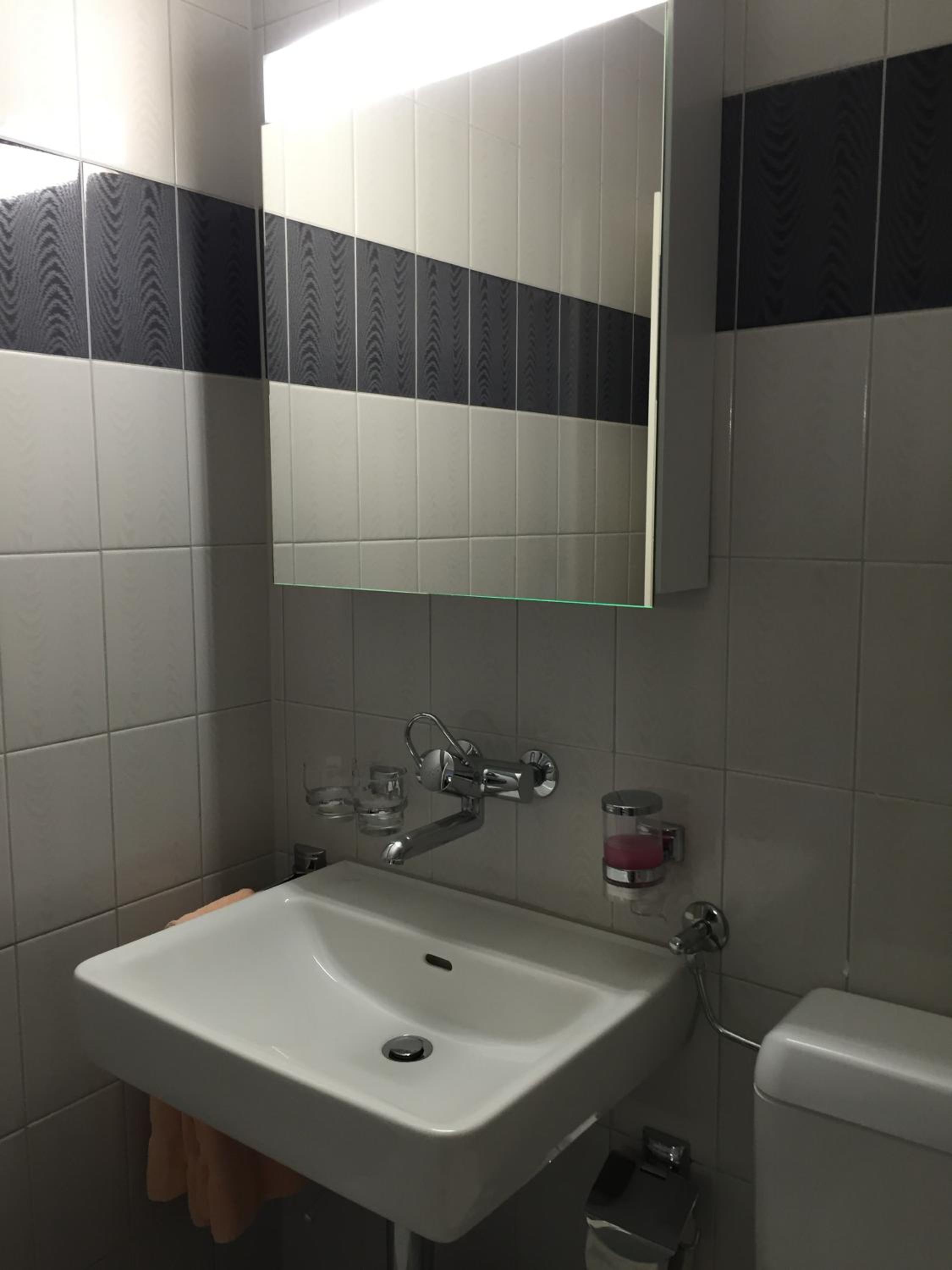 Double Room with Private Bathroom - Photo 4