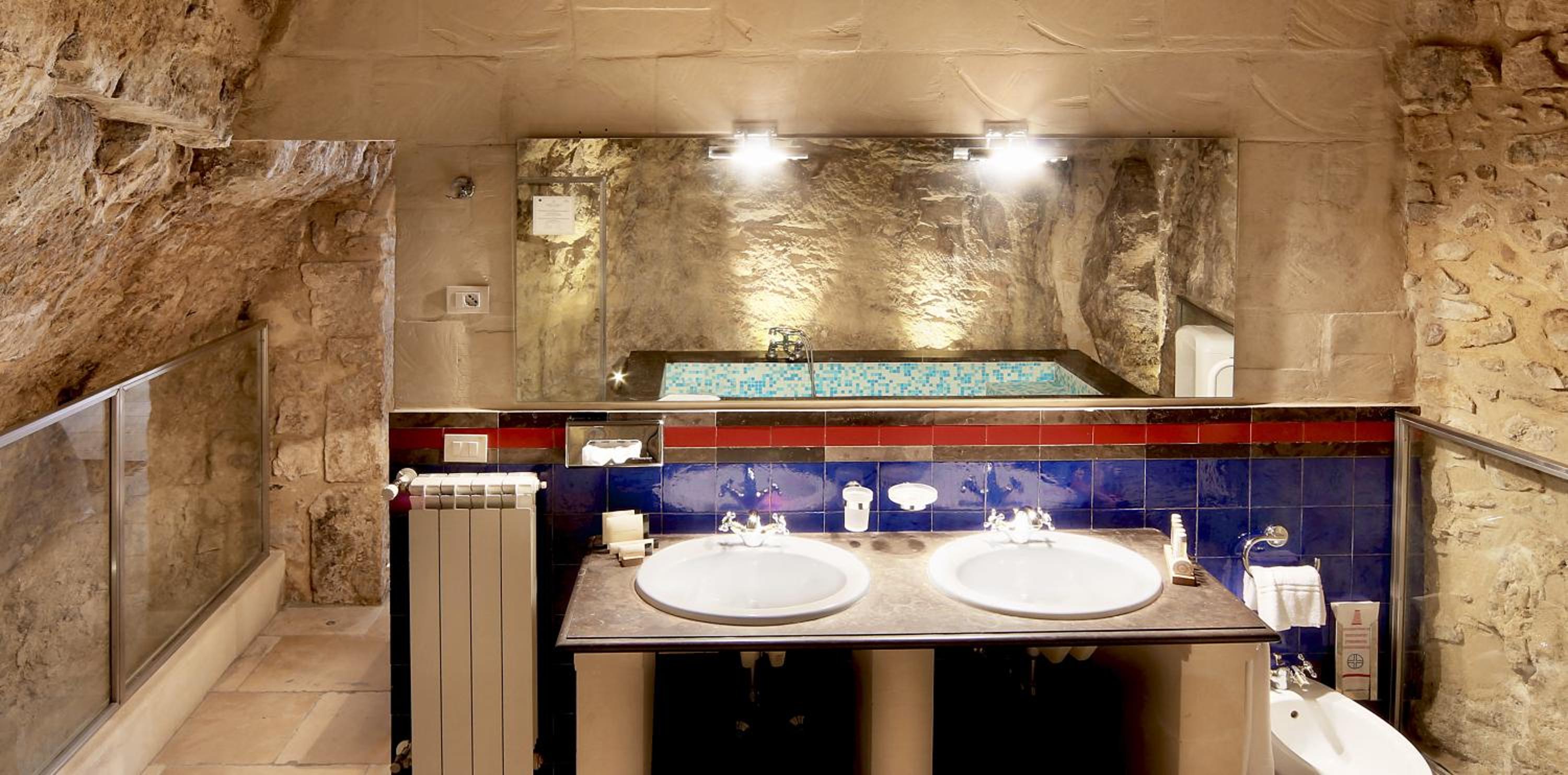 Deluxe Junior Suite - Photo 3