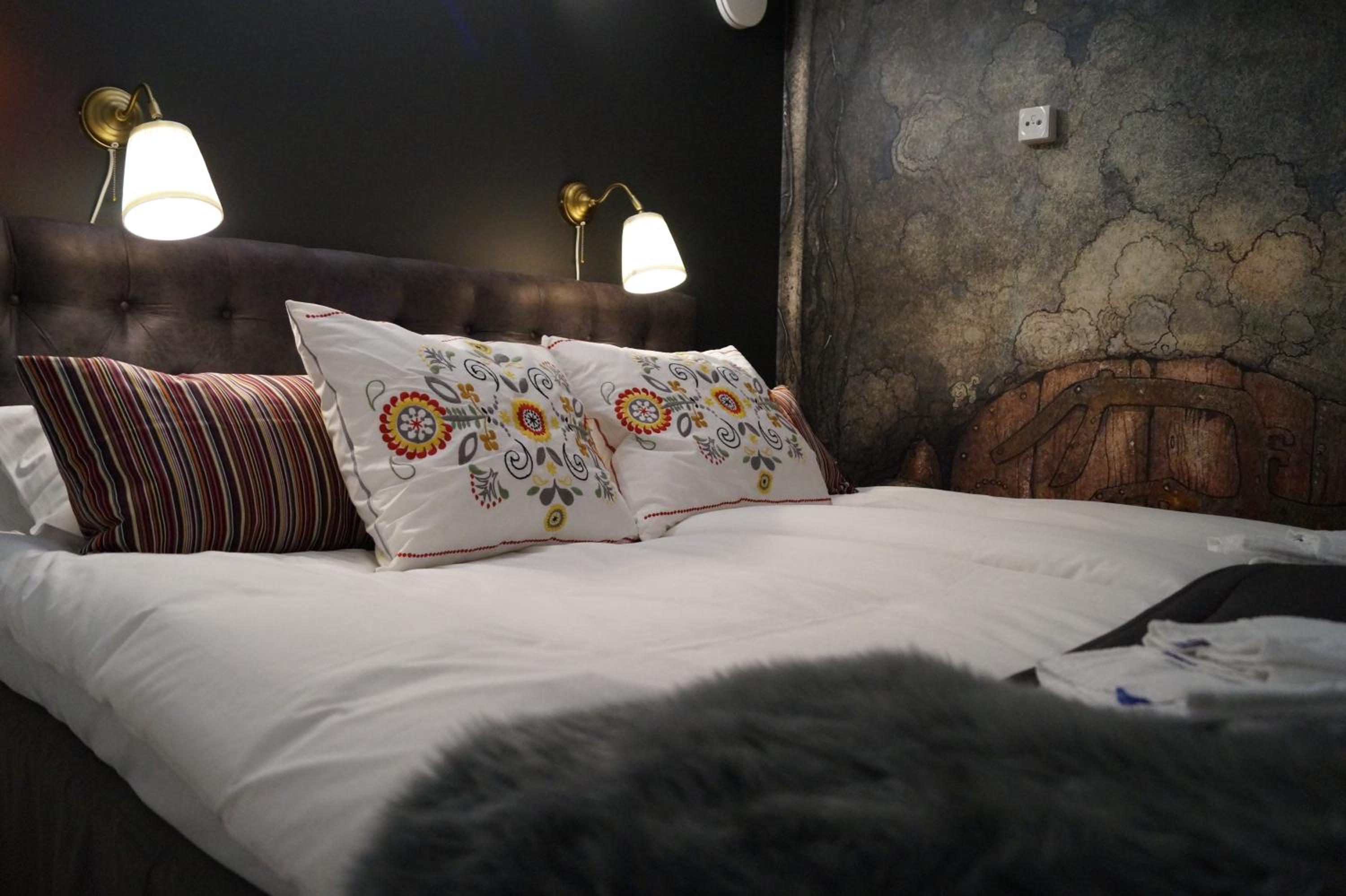 Double or Twin Room with Shared Bathroom (No Window)