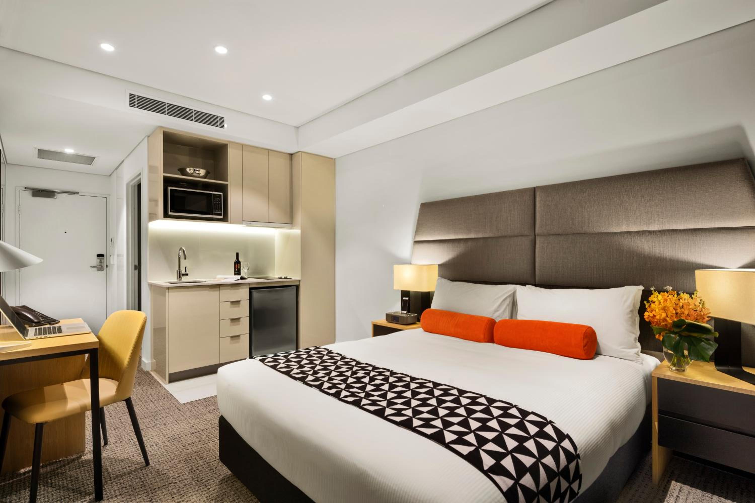 Studio Apartment thumbnail 5