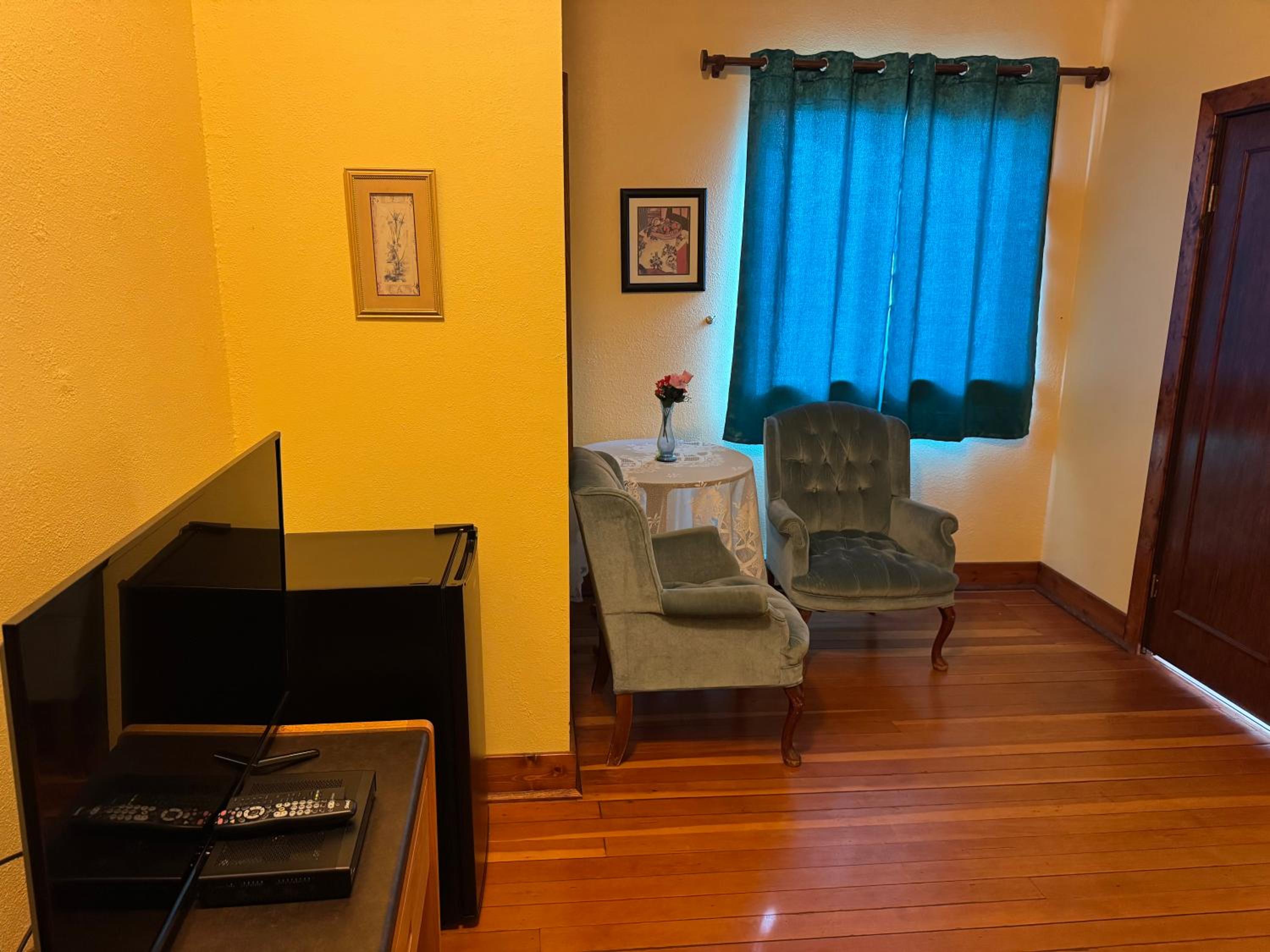 Deluxe Double Room with Side Sea View photo 3
