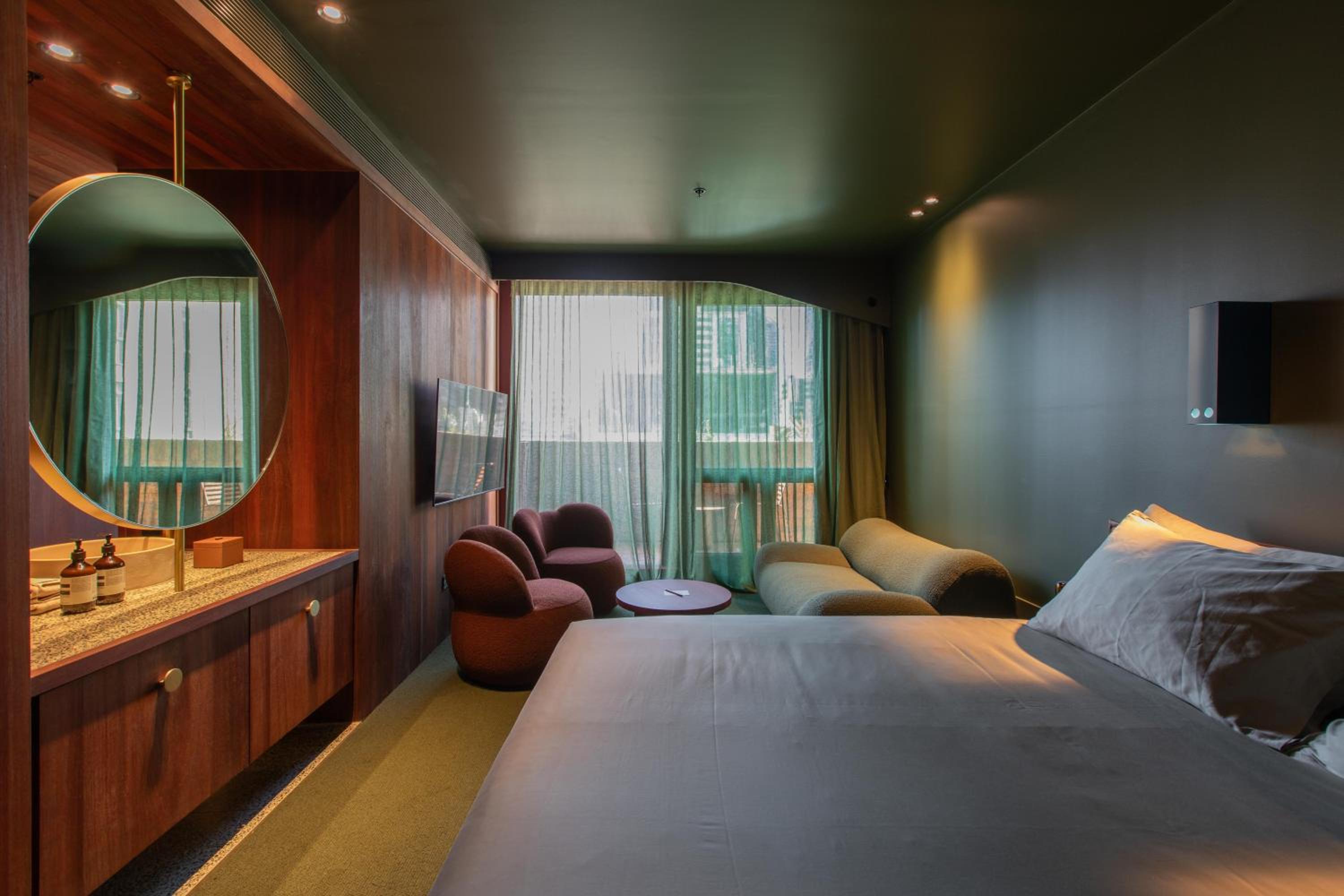 VIP King Room with Balcony thumbnail 5