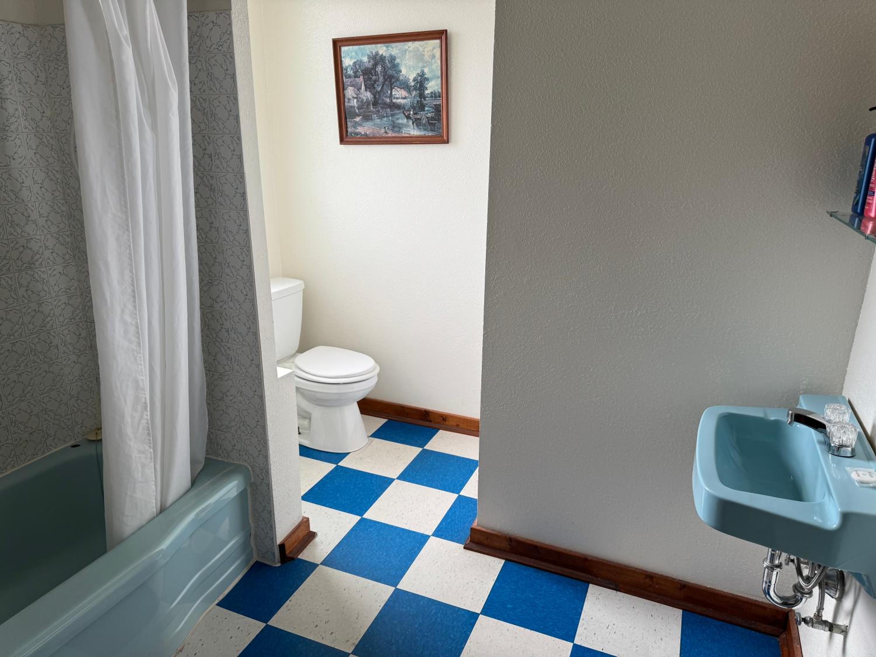 Deluxe Queen Suite photo 3